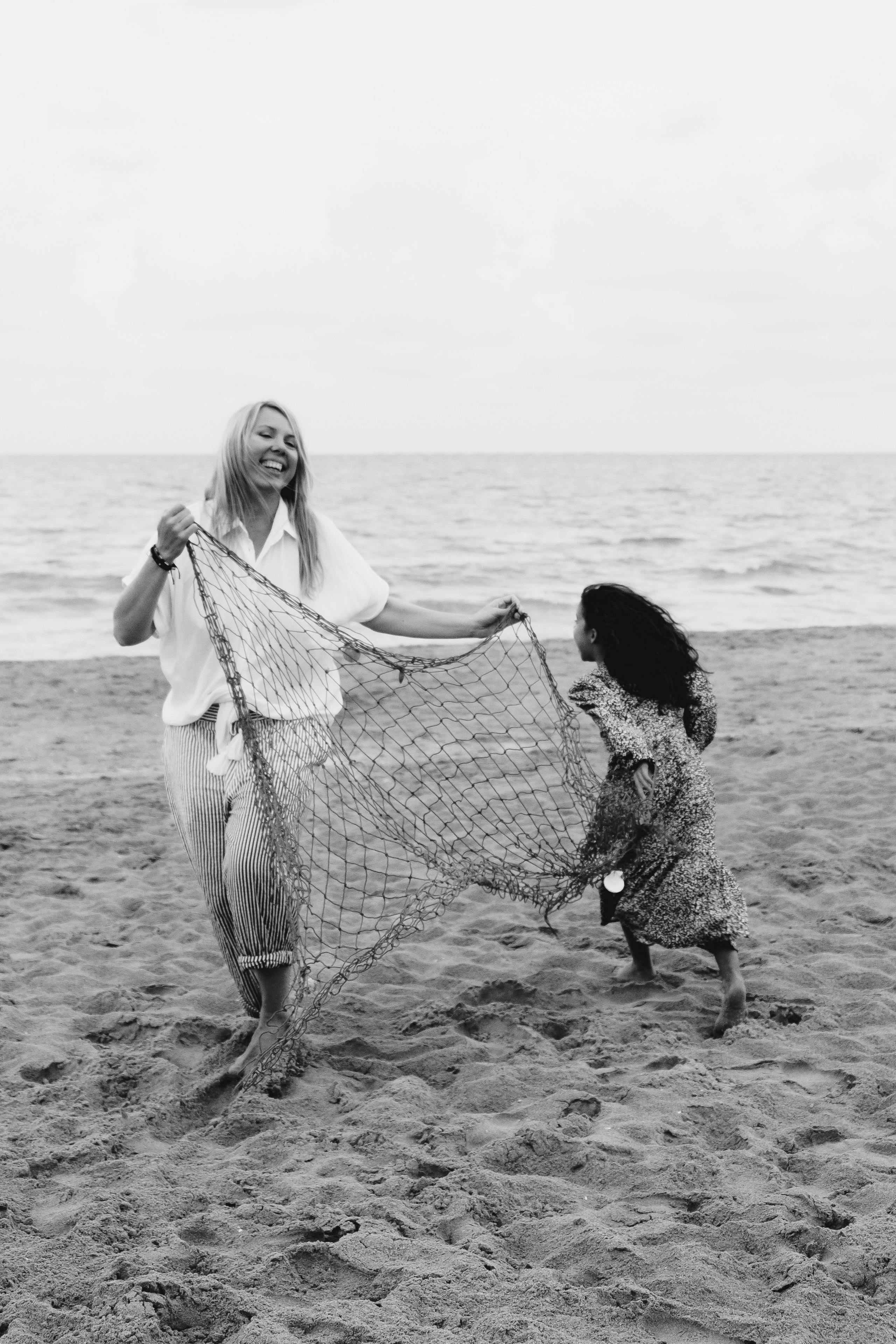 Fun family photo session on the beach