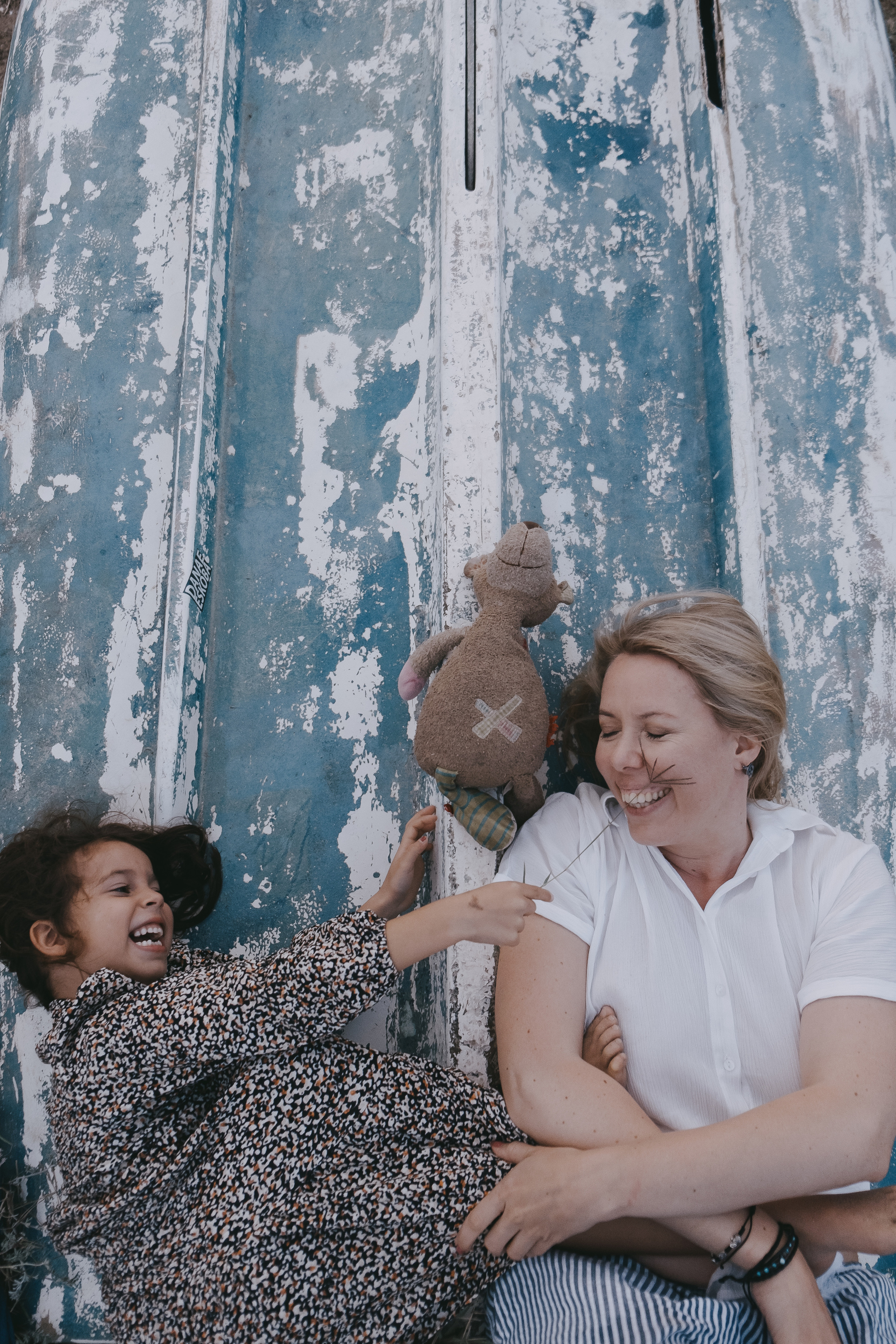 Fun family photo session on the beach