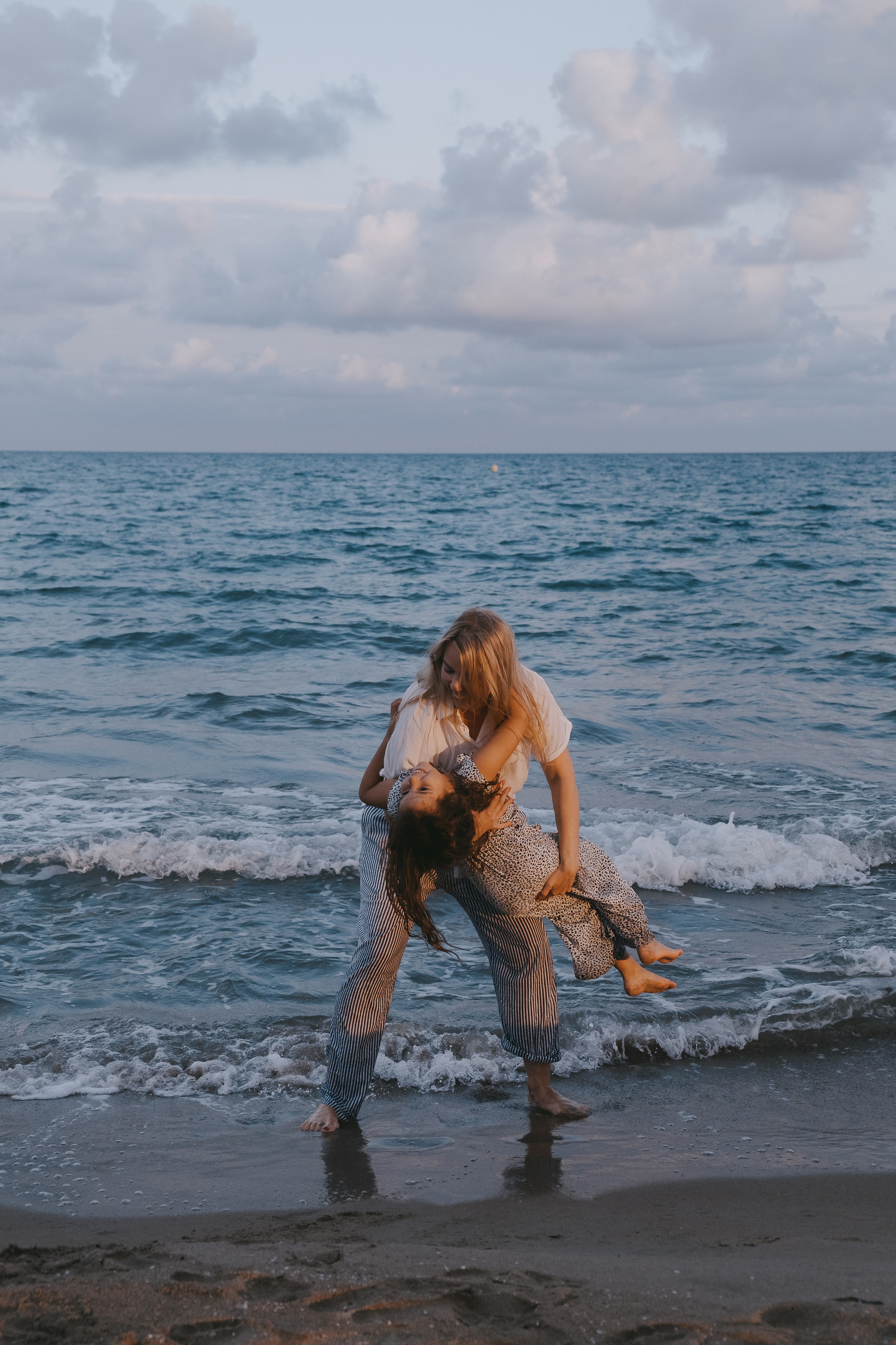 Fun family photo session on the beach