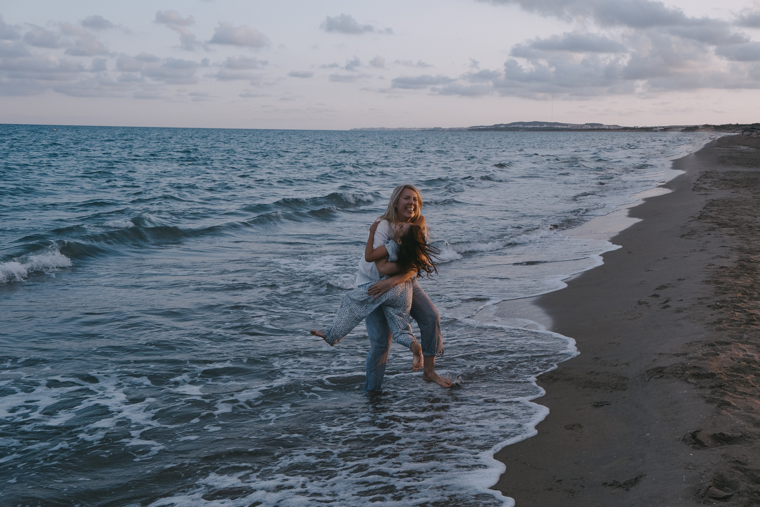 Fun family photo session on the beach