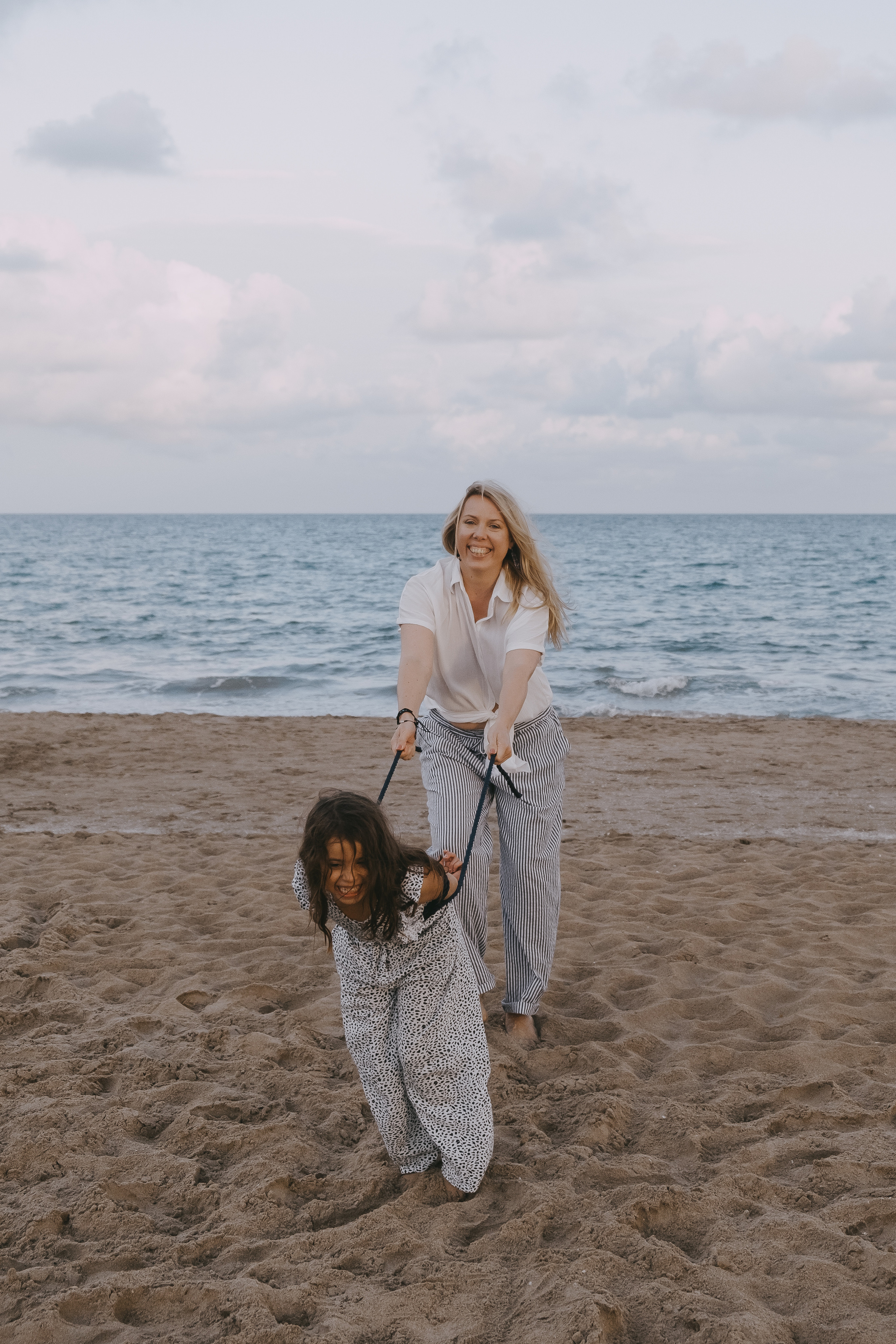 Fun family photo session on the beach