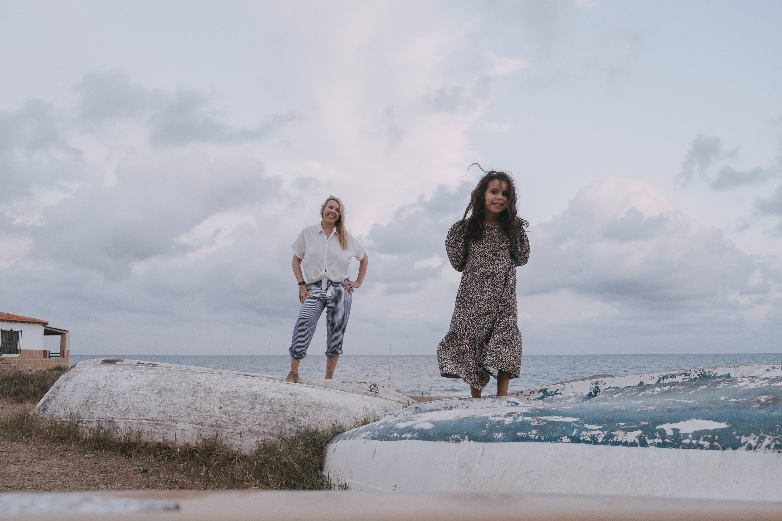 Fun family photo session on the beach