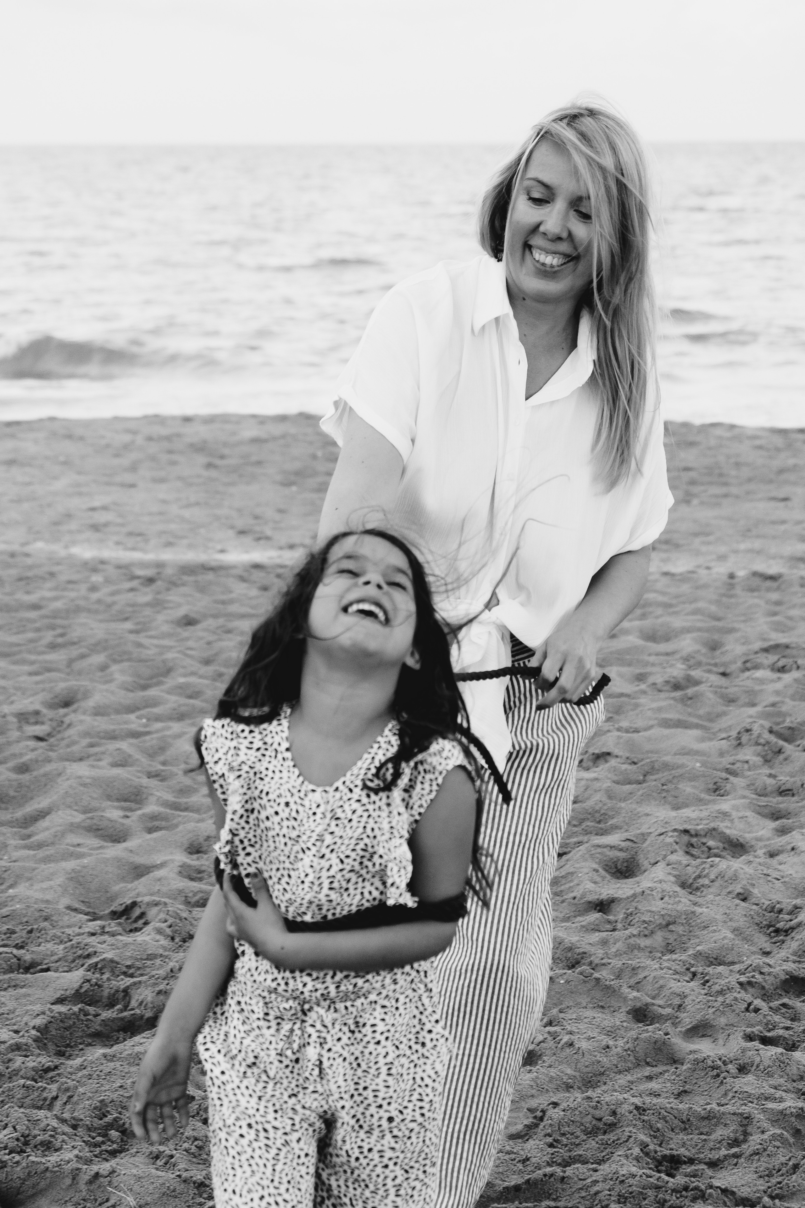 Fun family photo session on the beach