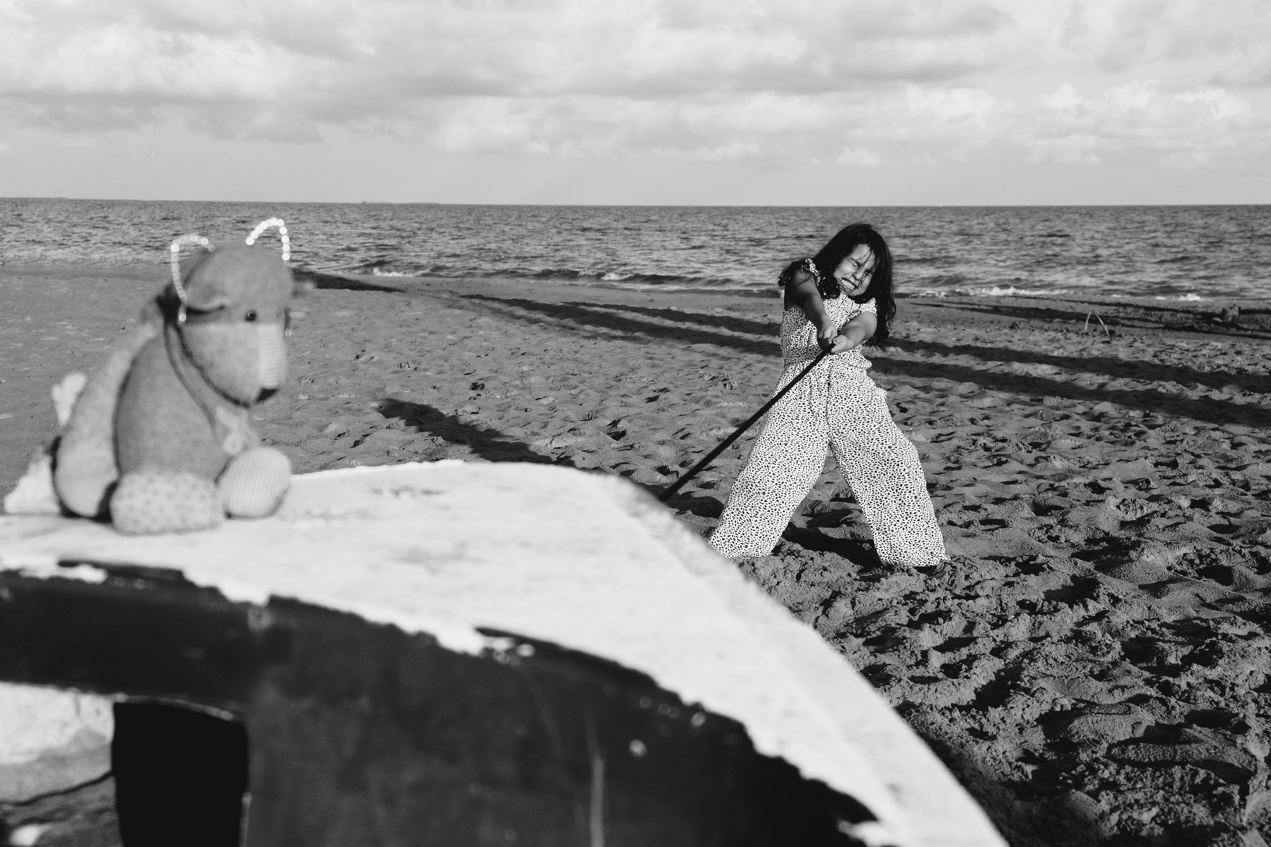 Fun family photo session on the beach