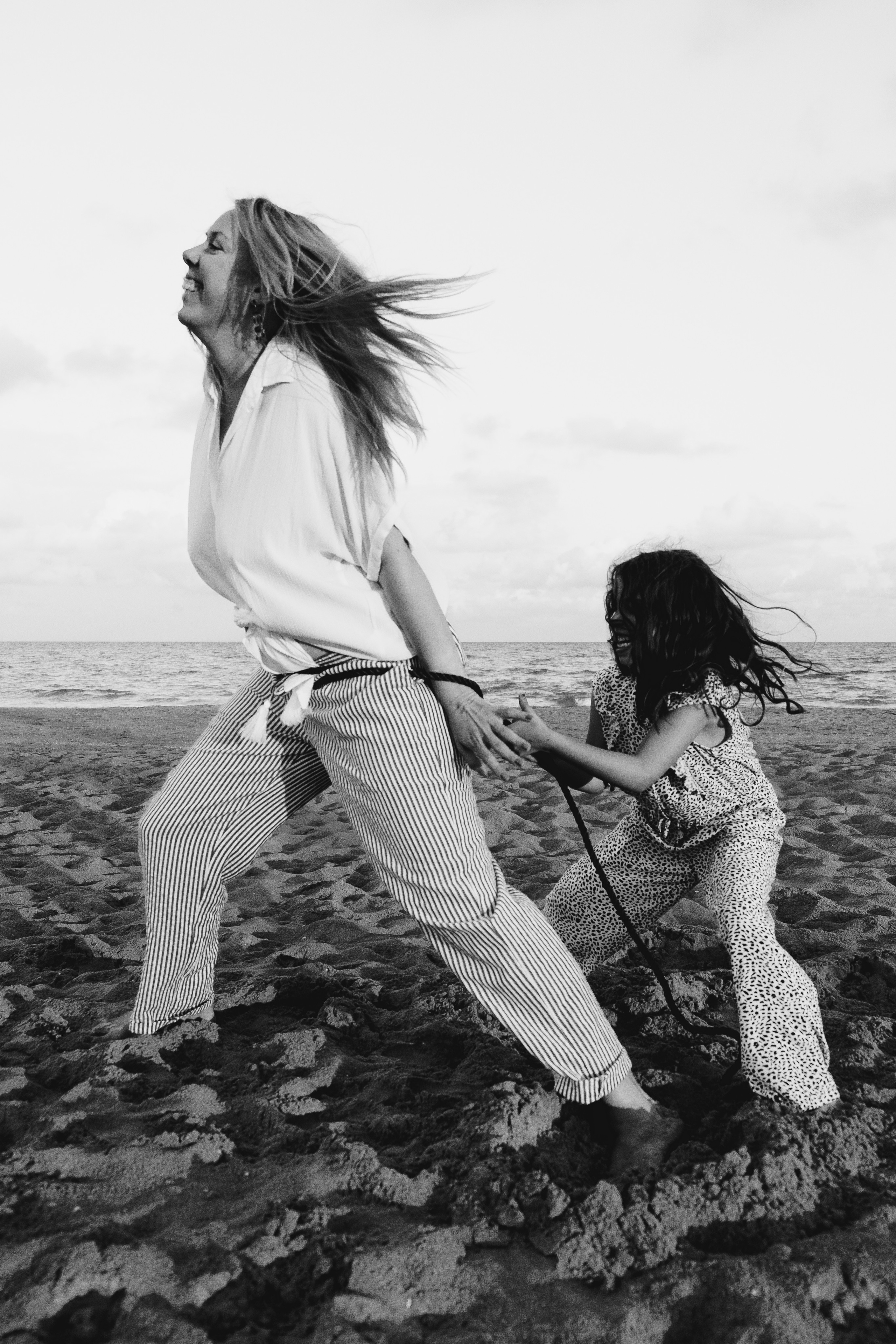 Fun family photo session on the beach