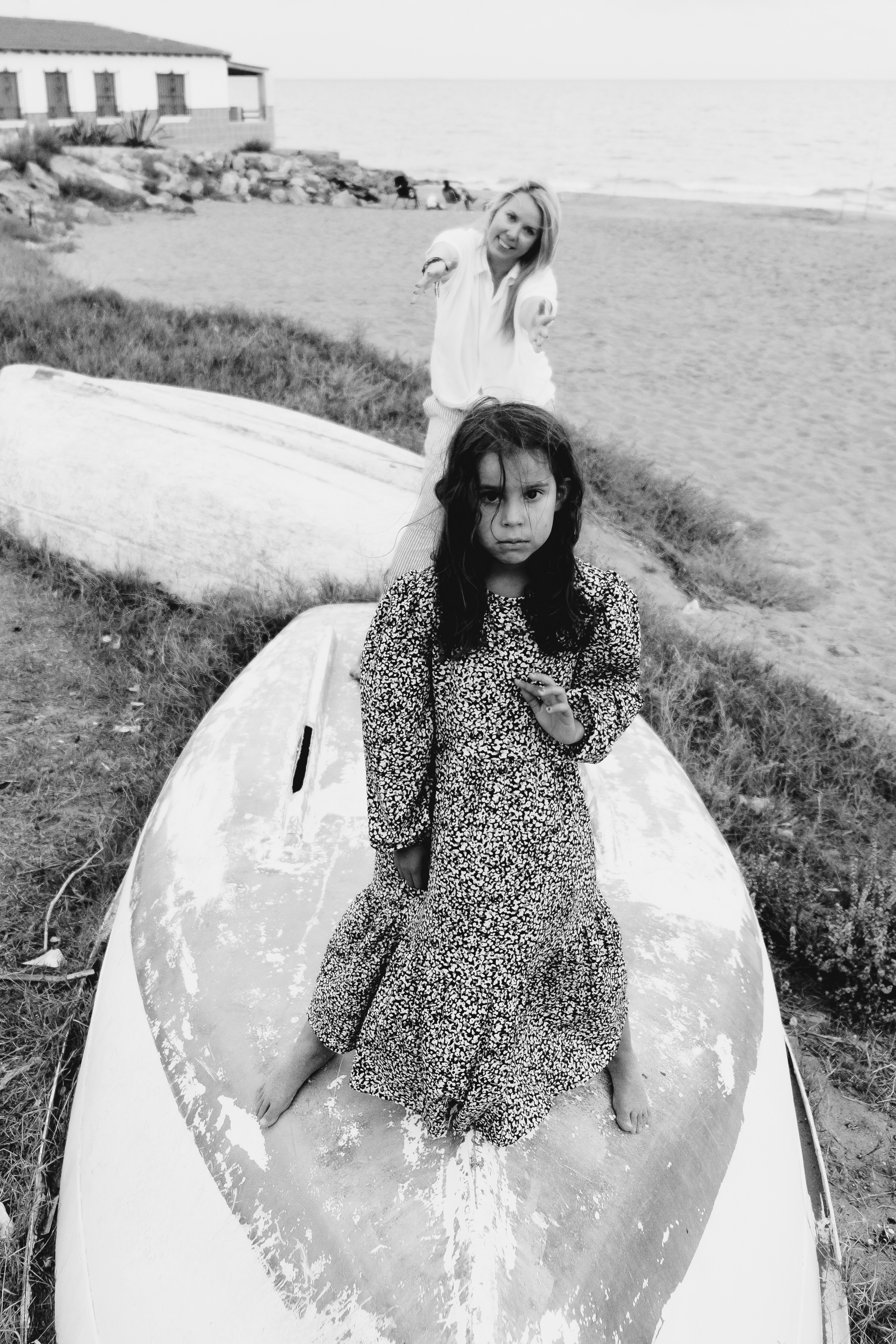 Fun family photo session on the beach