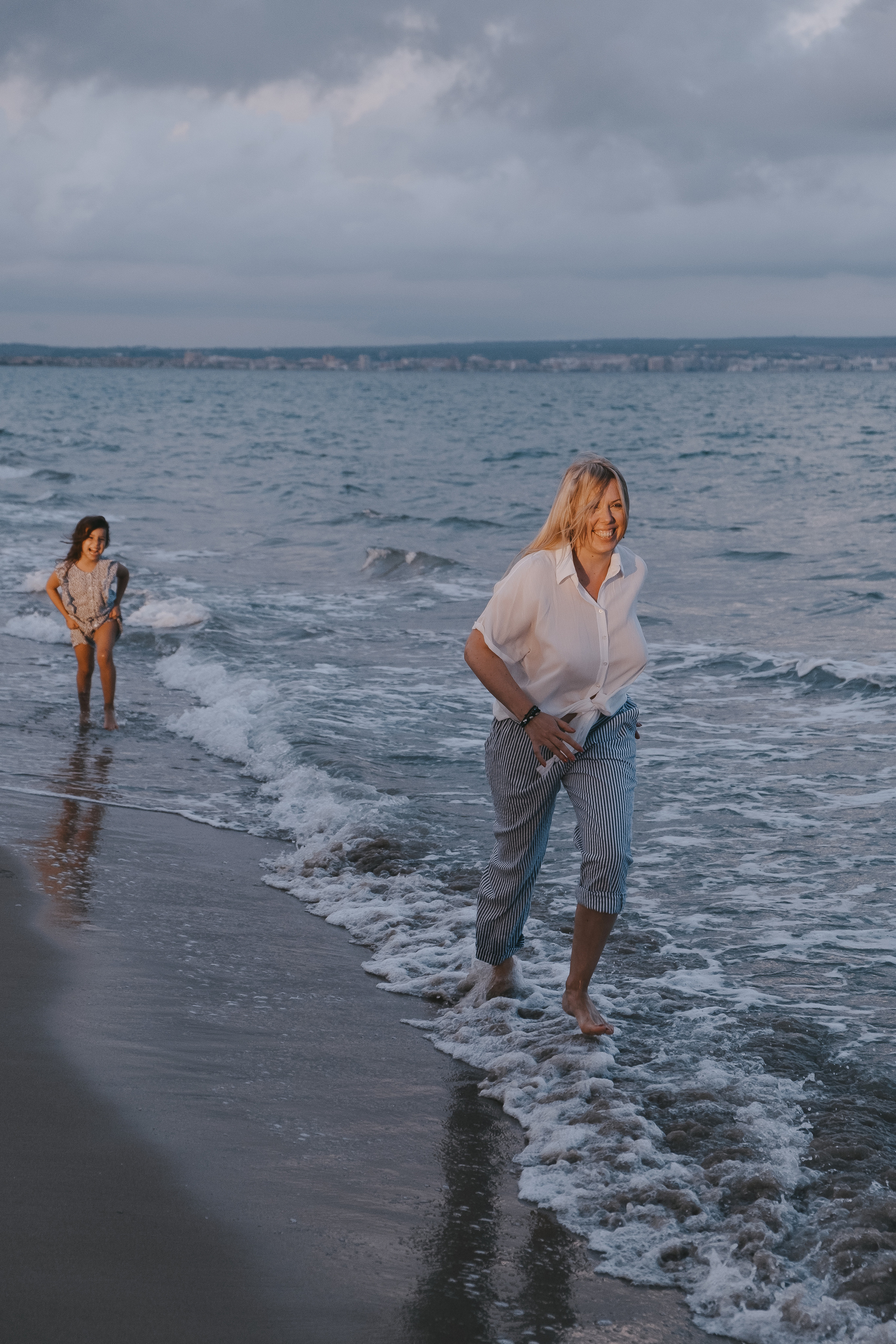 Fun family photo session on the beach