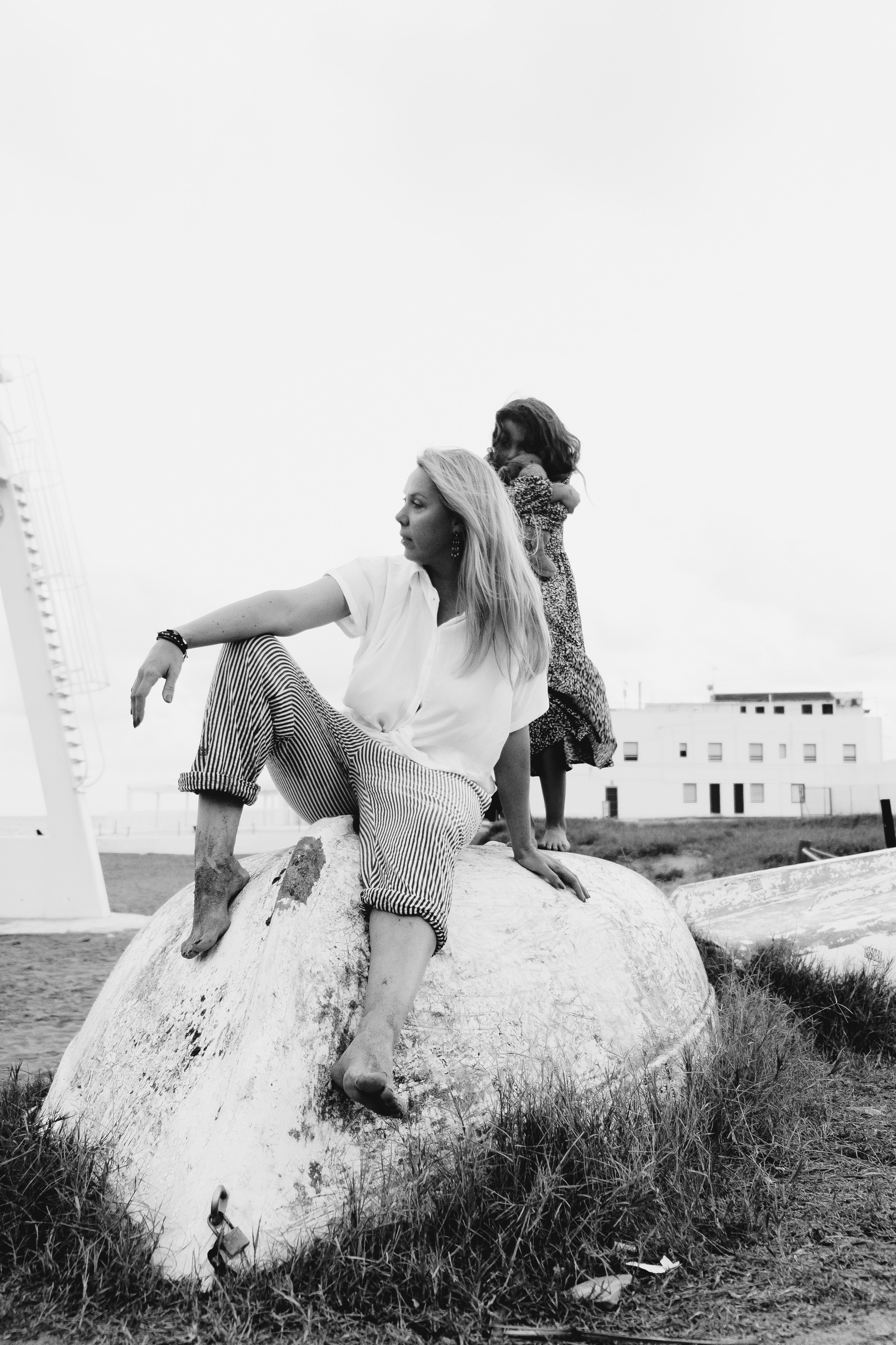 Fun family photo session on the beach