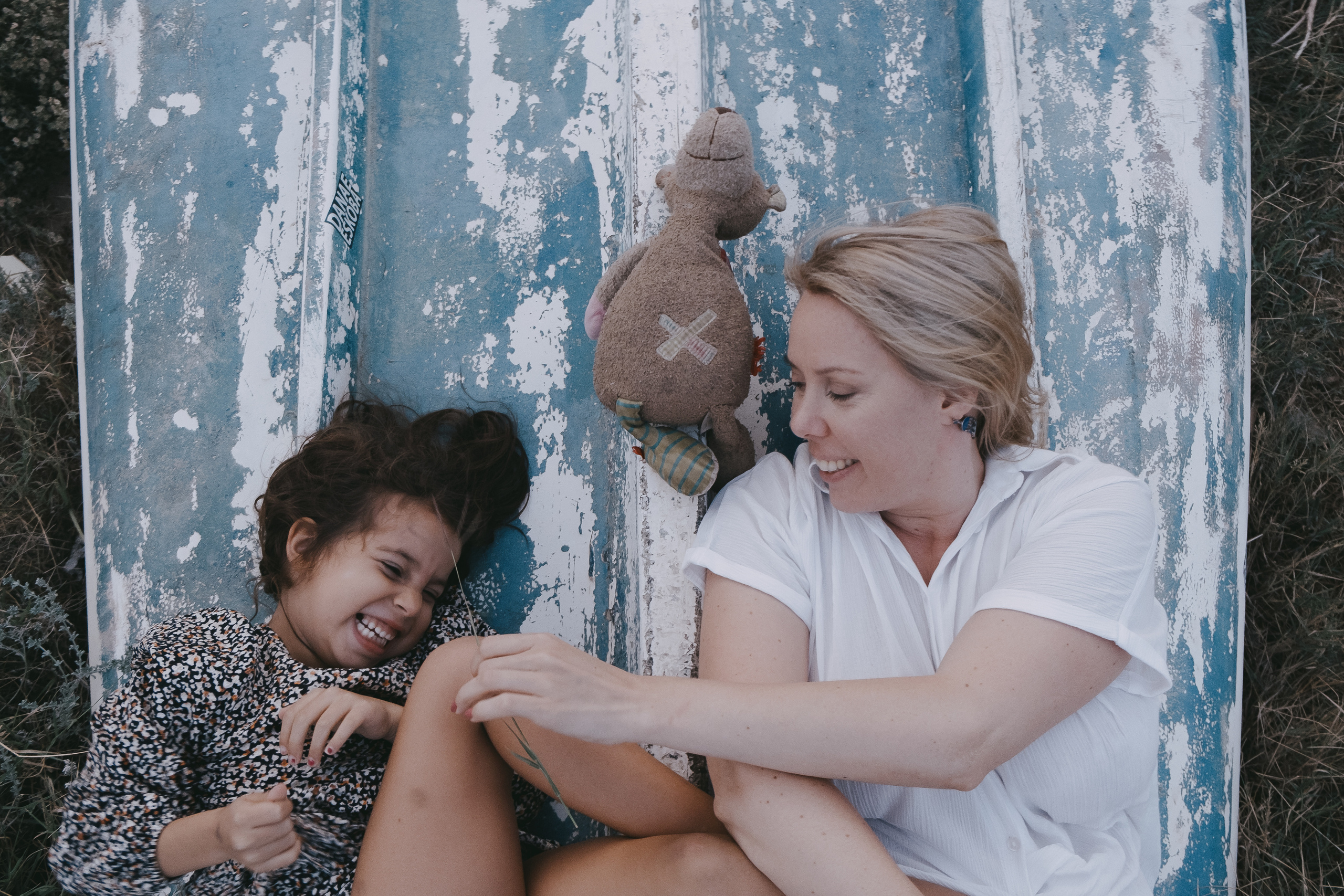 Fun family photo session on the beach