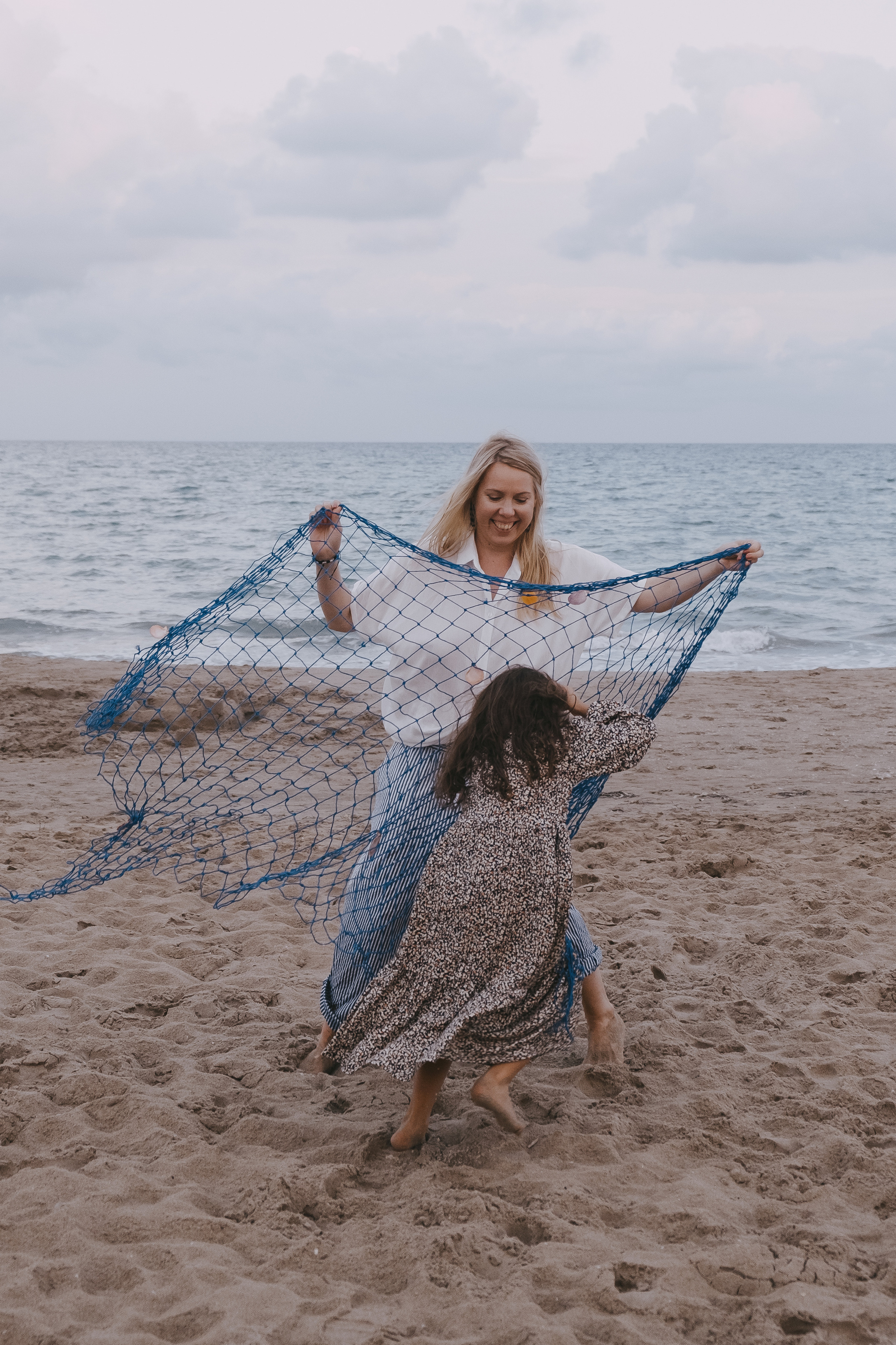 Fun family photo session on the beach
