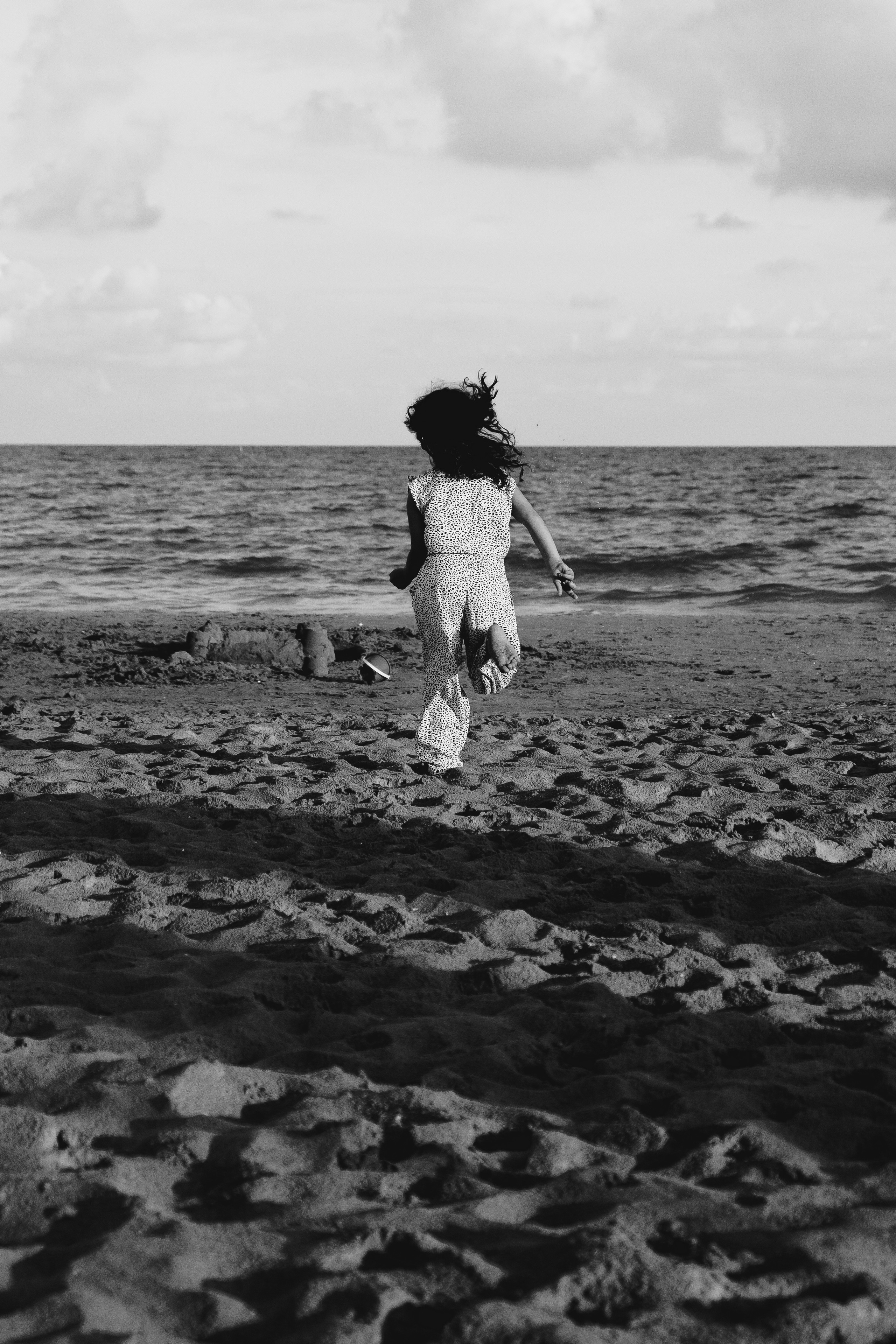 Fun family photo session on the beach