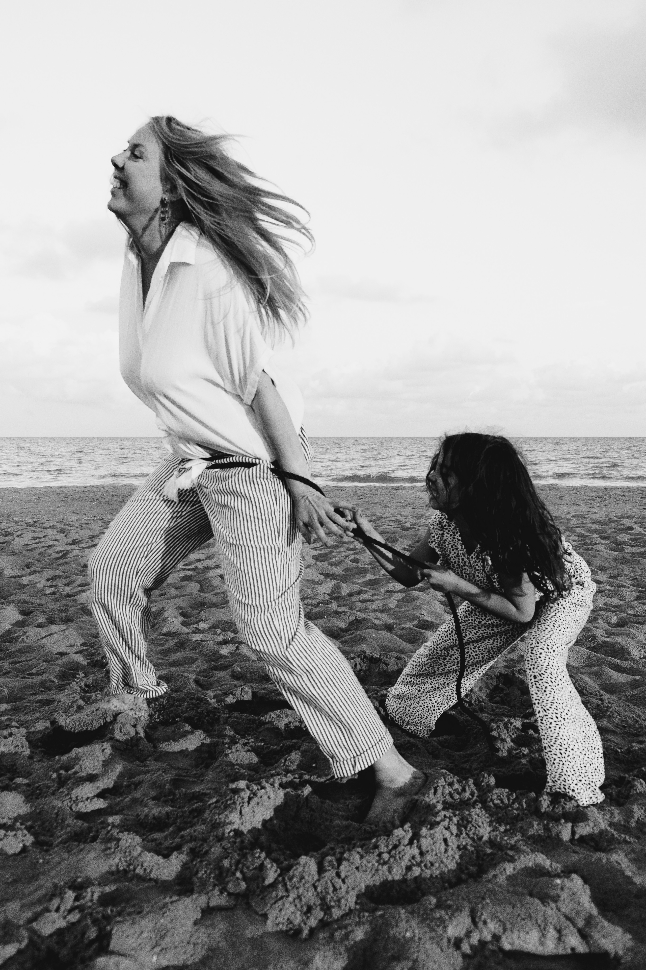 Fun family photo session on the beach