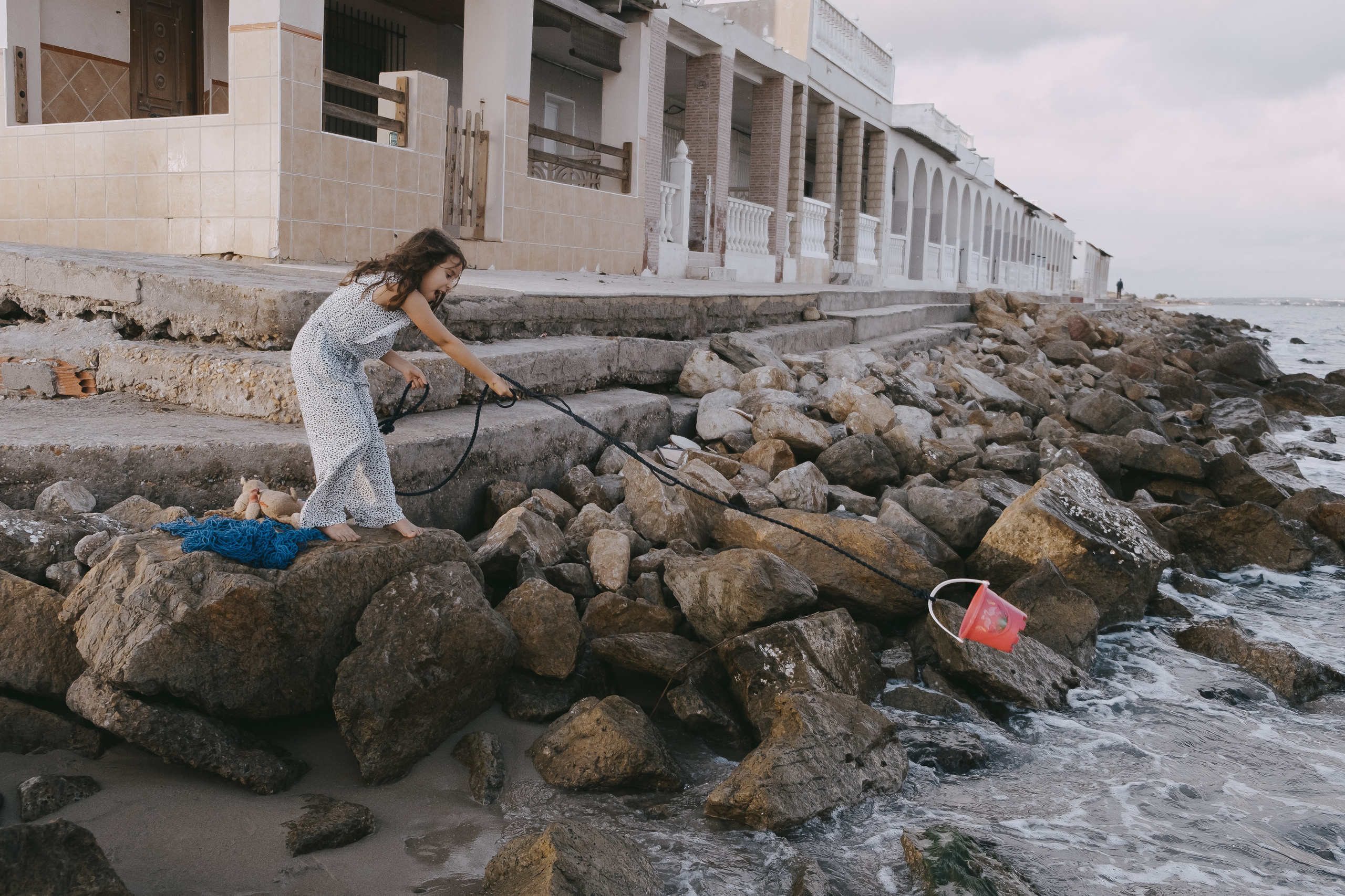 Fun family photo session on the beach