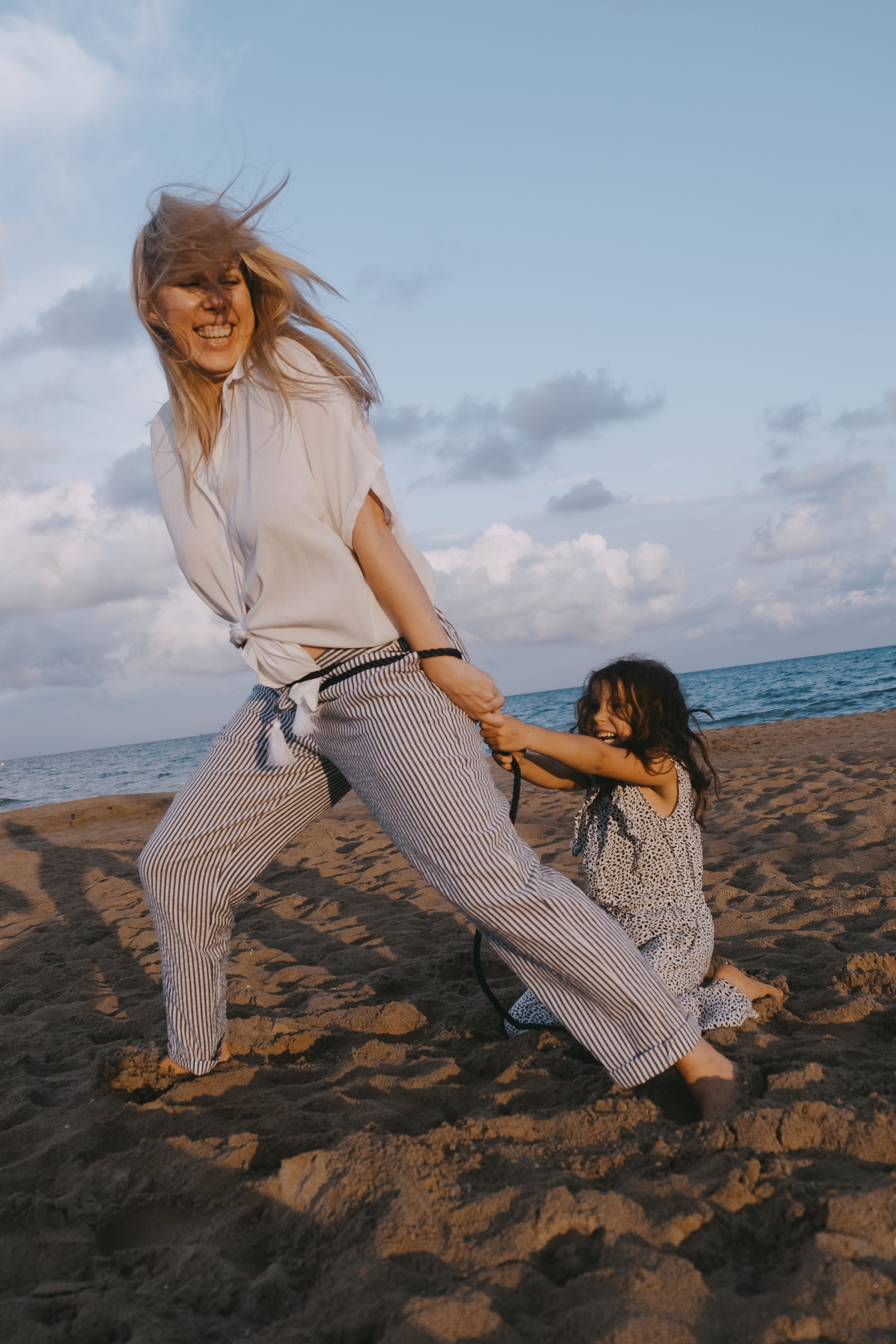 Fun family photo session on the beach
