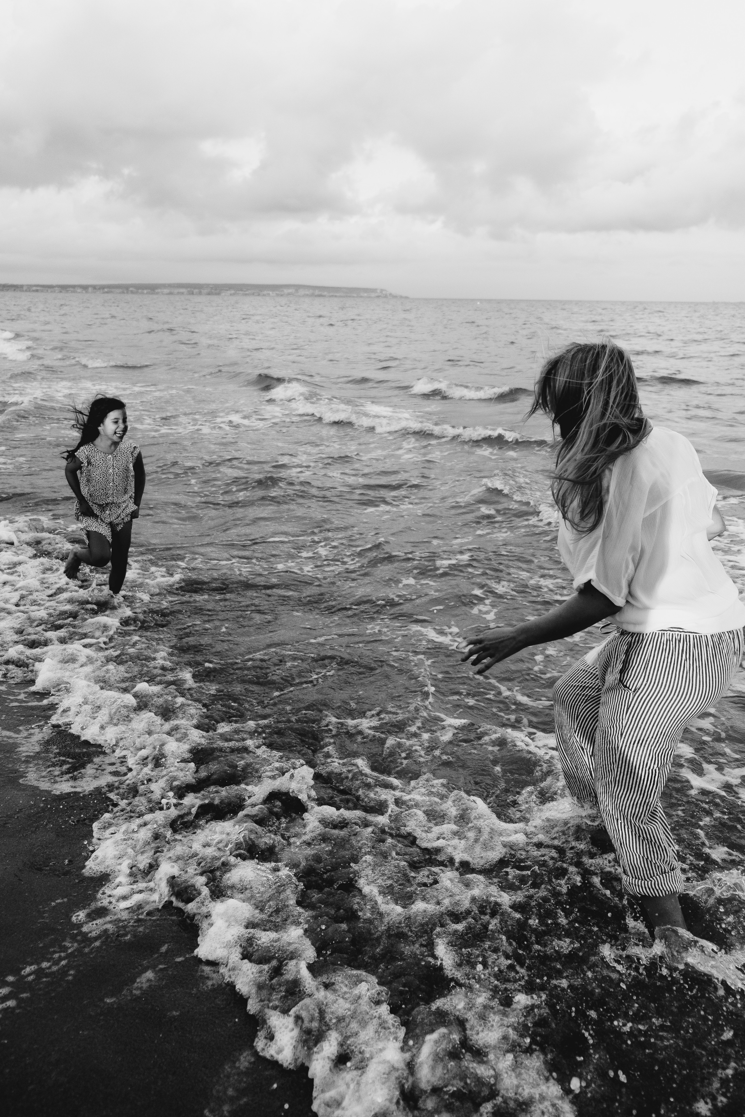 Fun family photo session on the beach