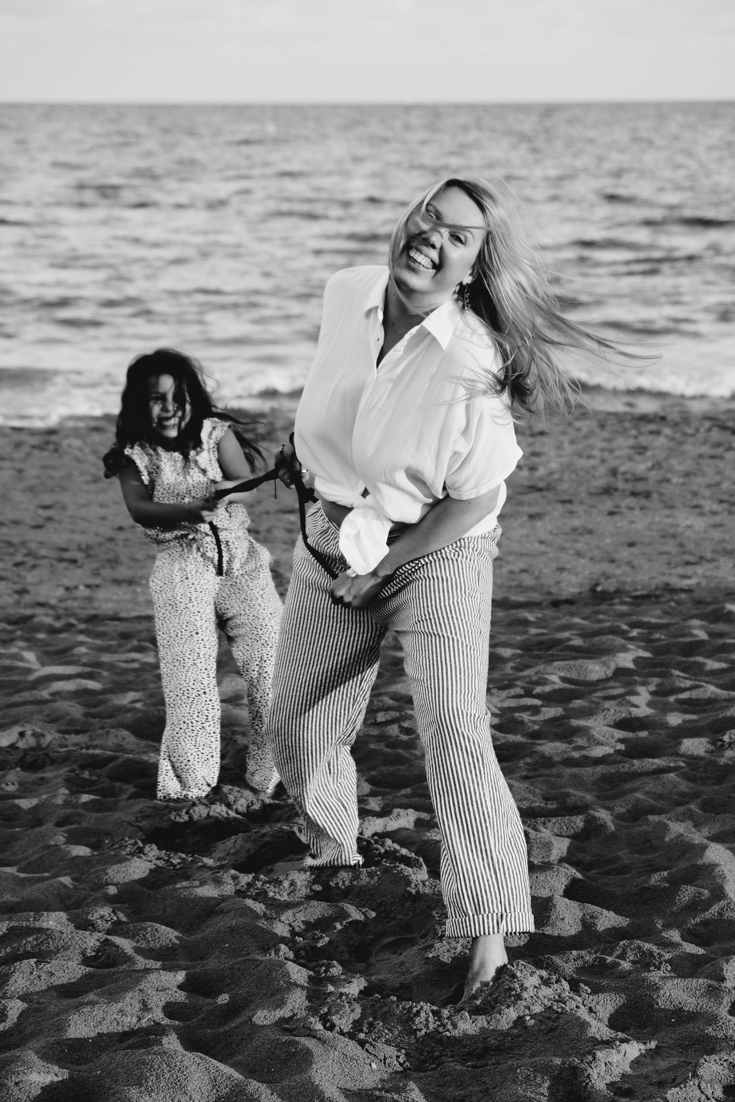 Fun family photo session on the beach