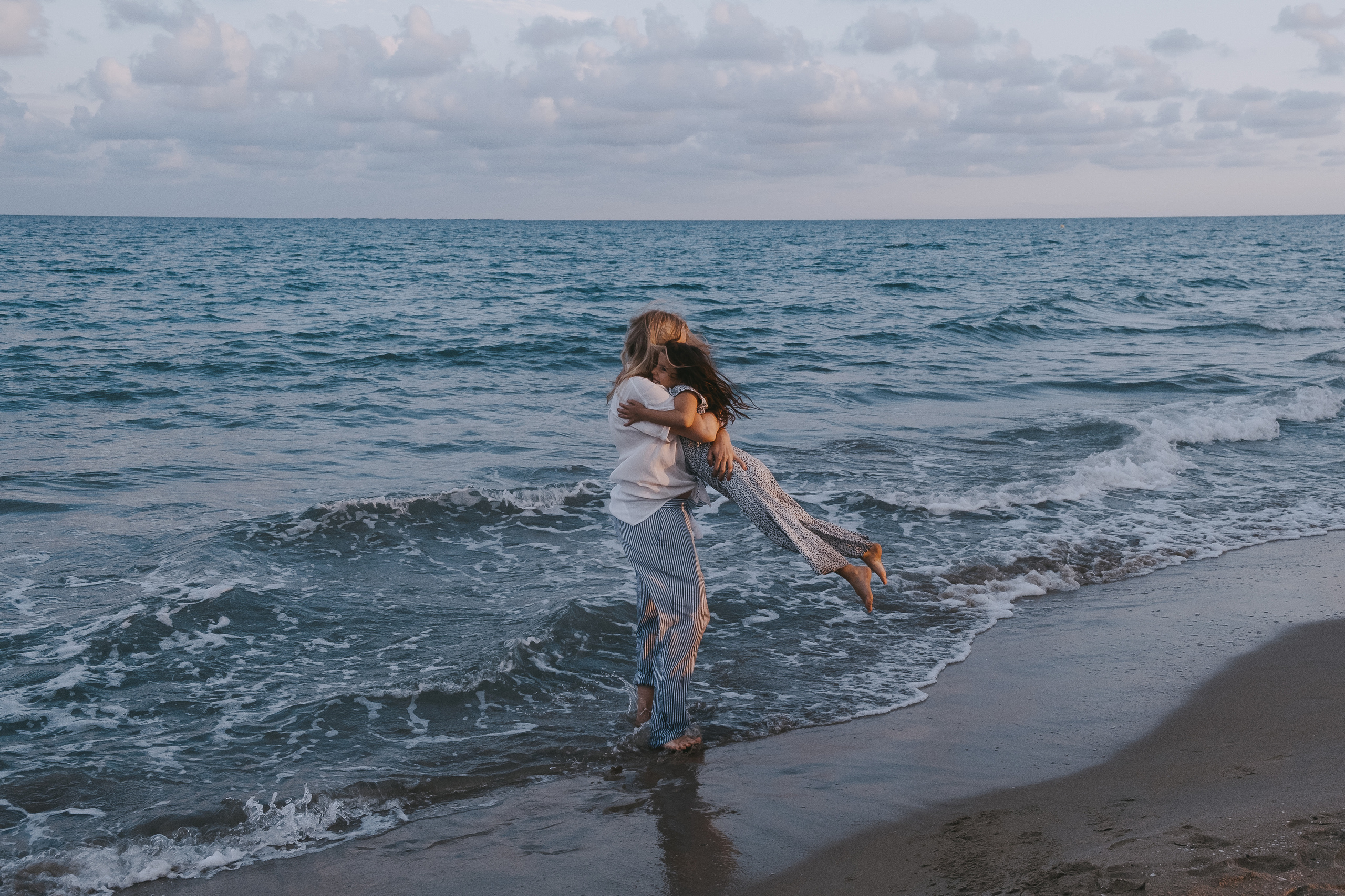 Fun family photo session on the beach