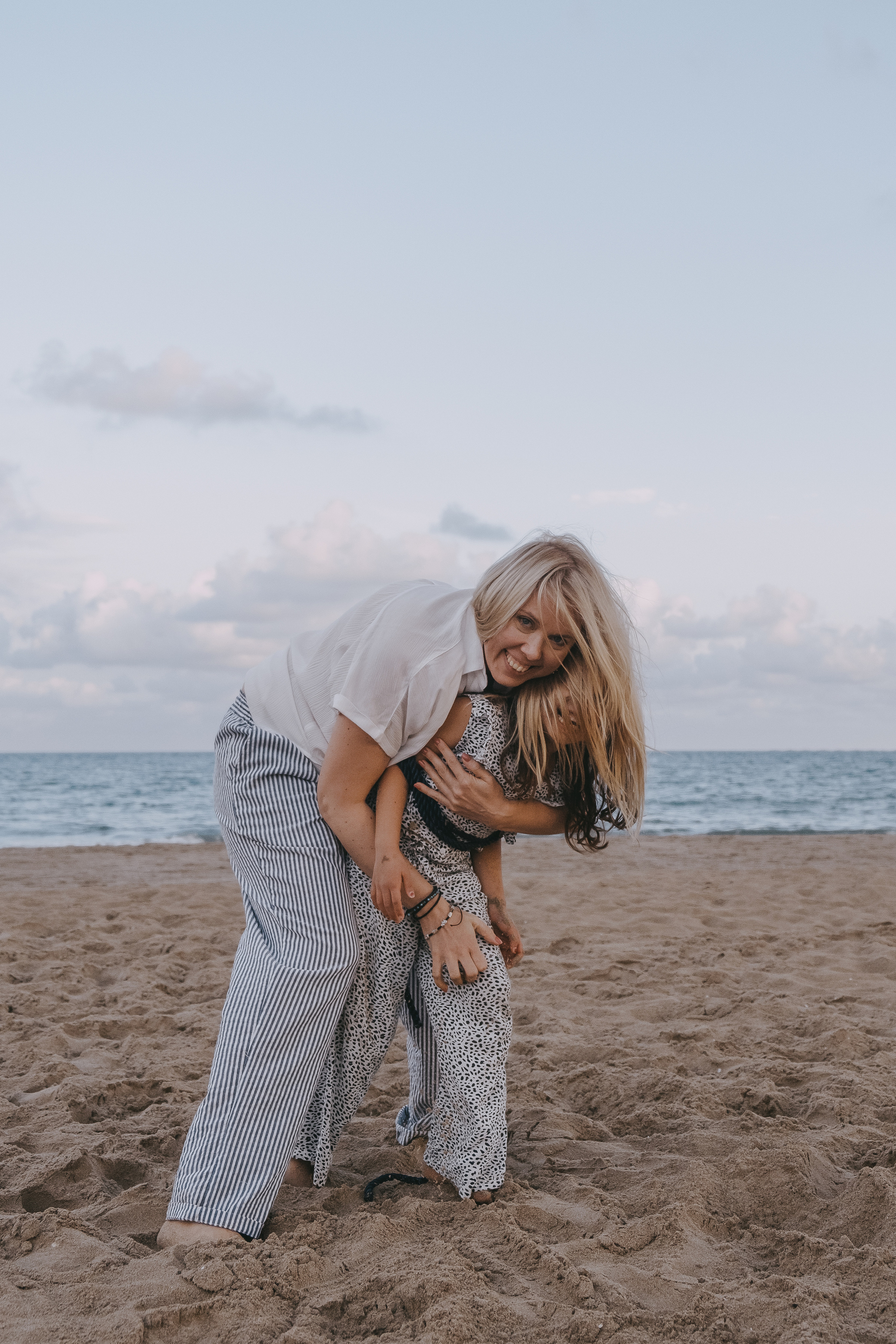 Fun family photo session on the beach