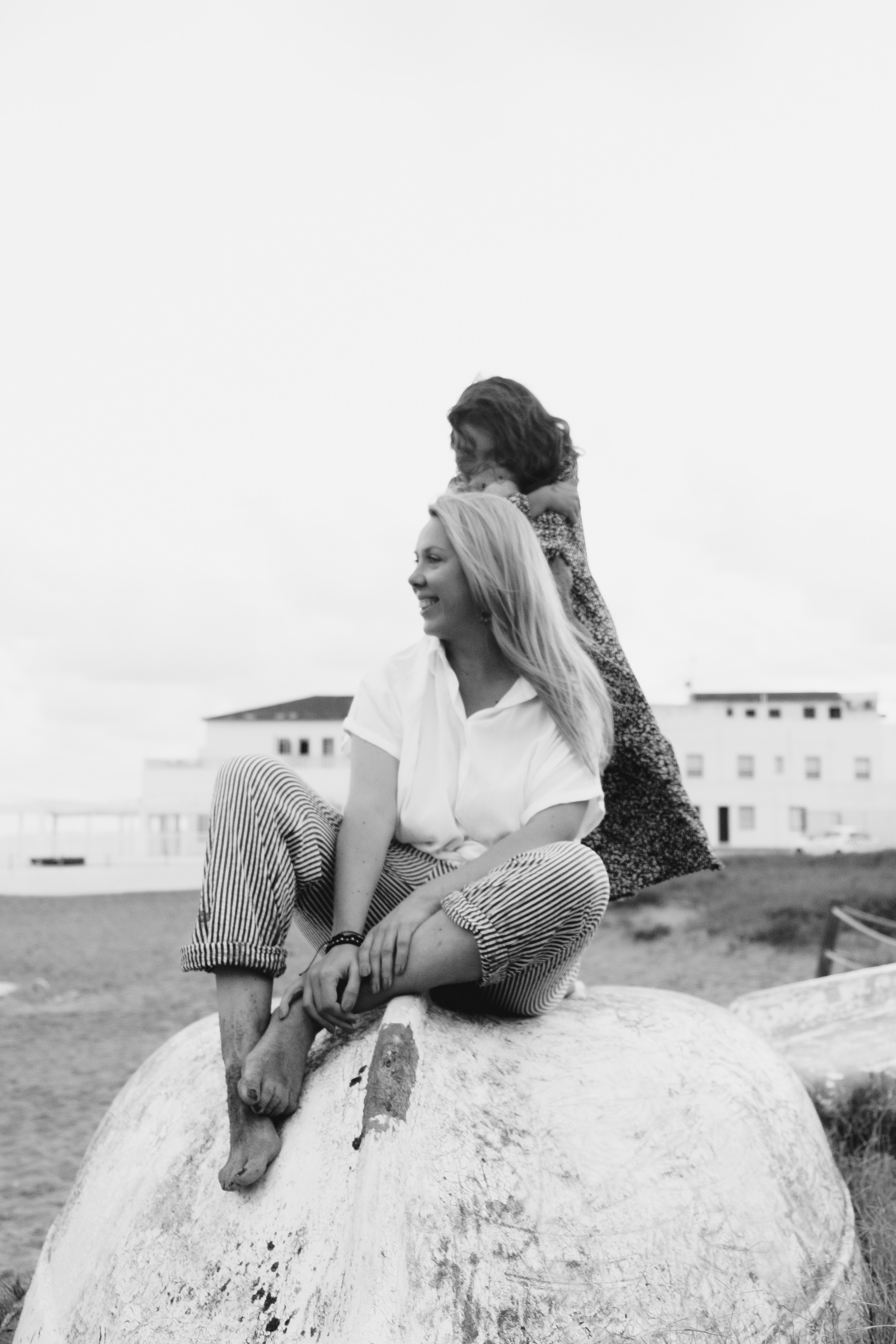 Fun family photo session on the beach