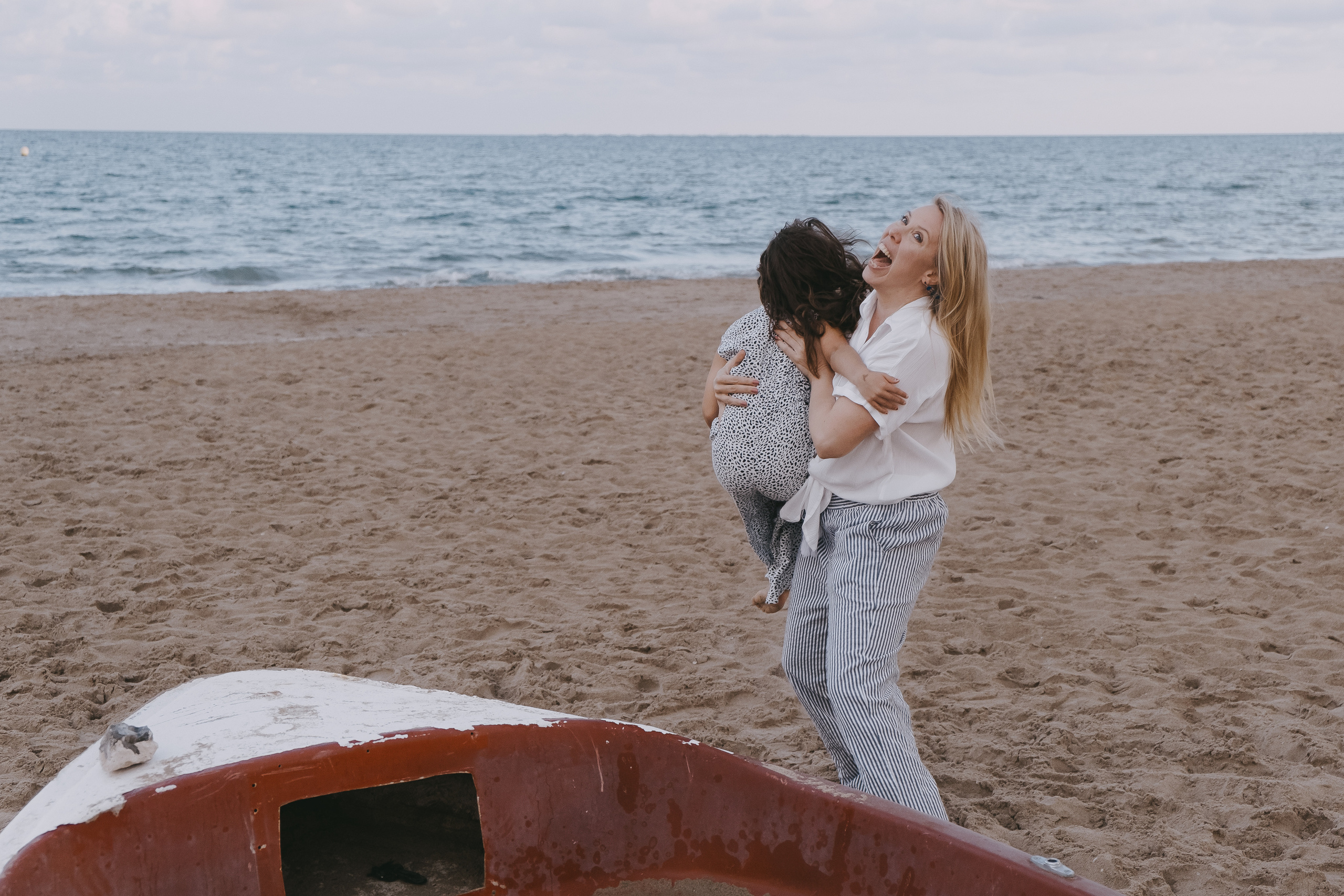 Fun family photo session on the beach