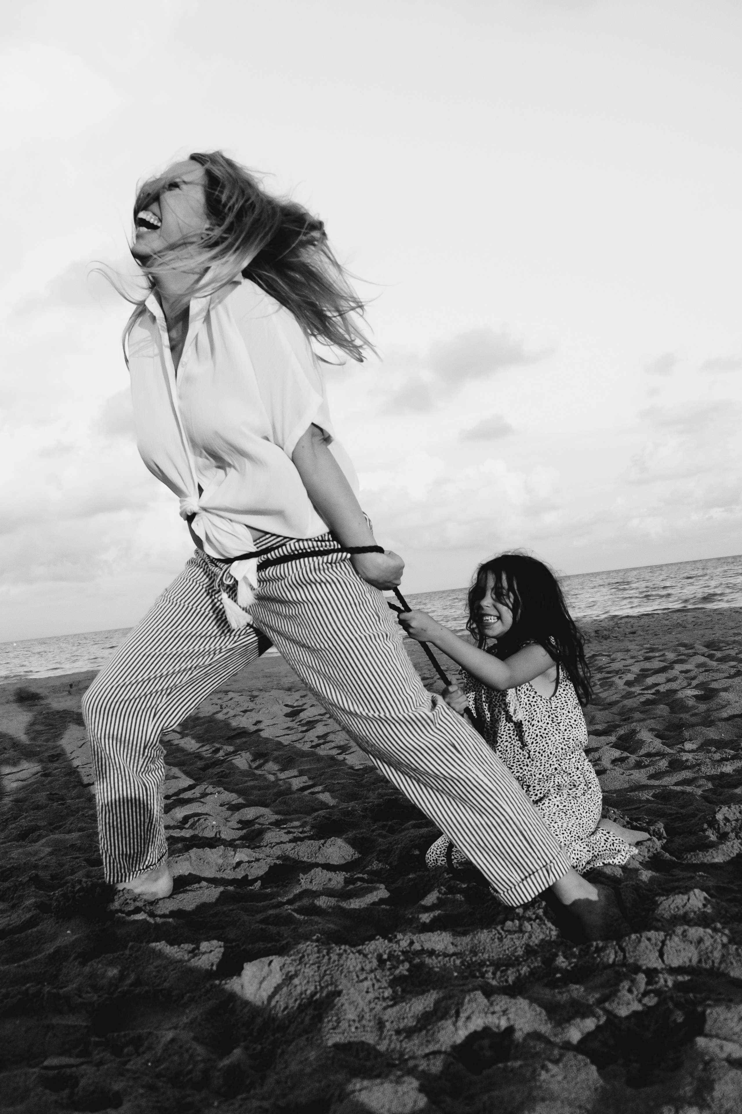 Fun family photo session on the beach