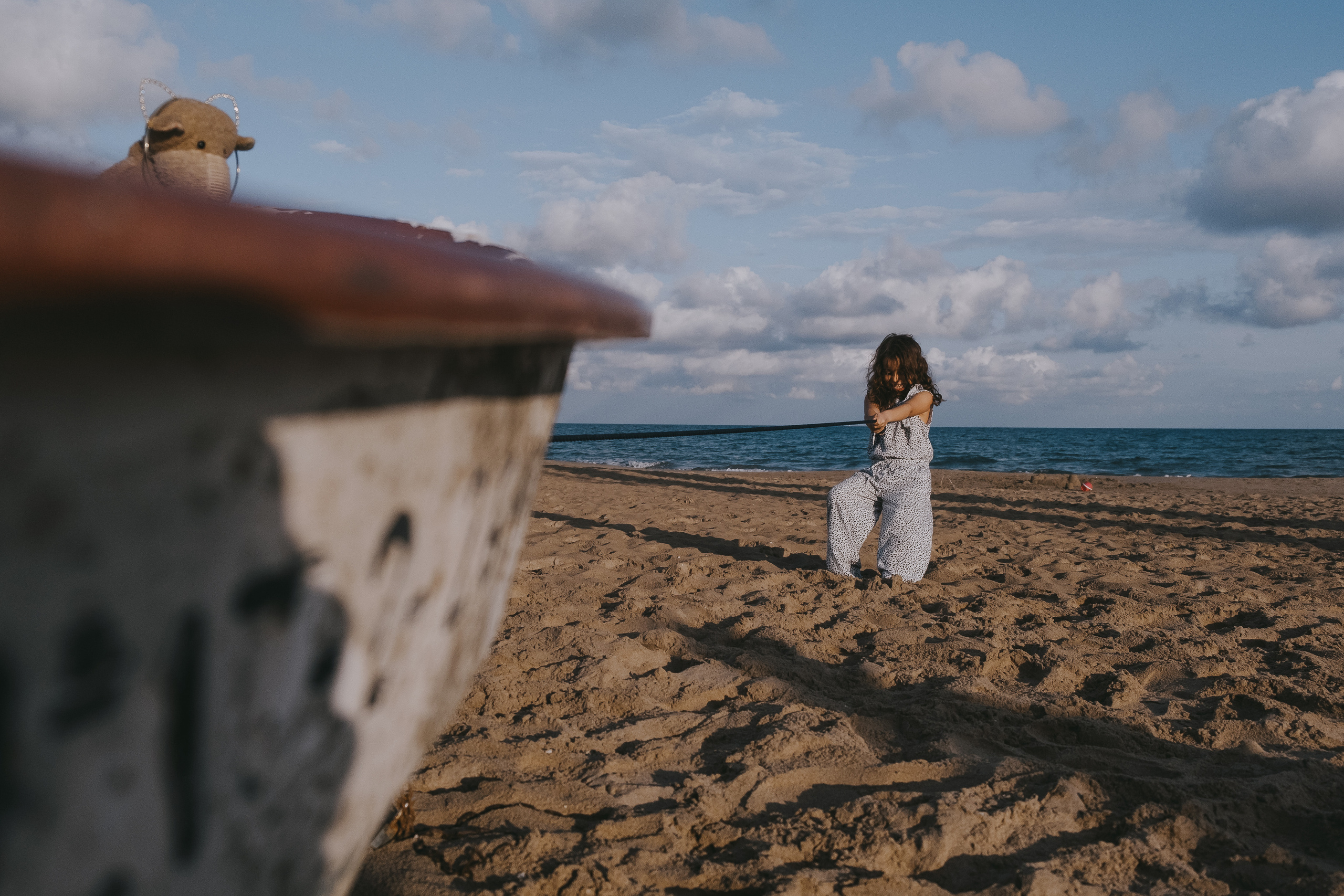 Fun family photo session on the beach