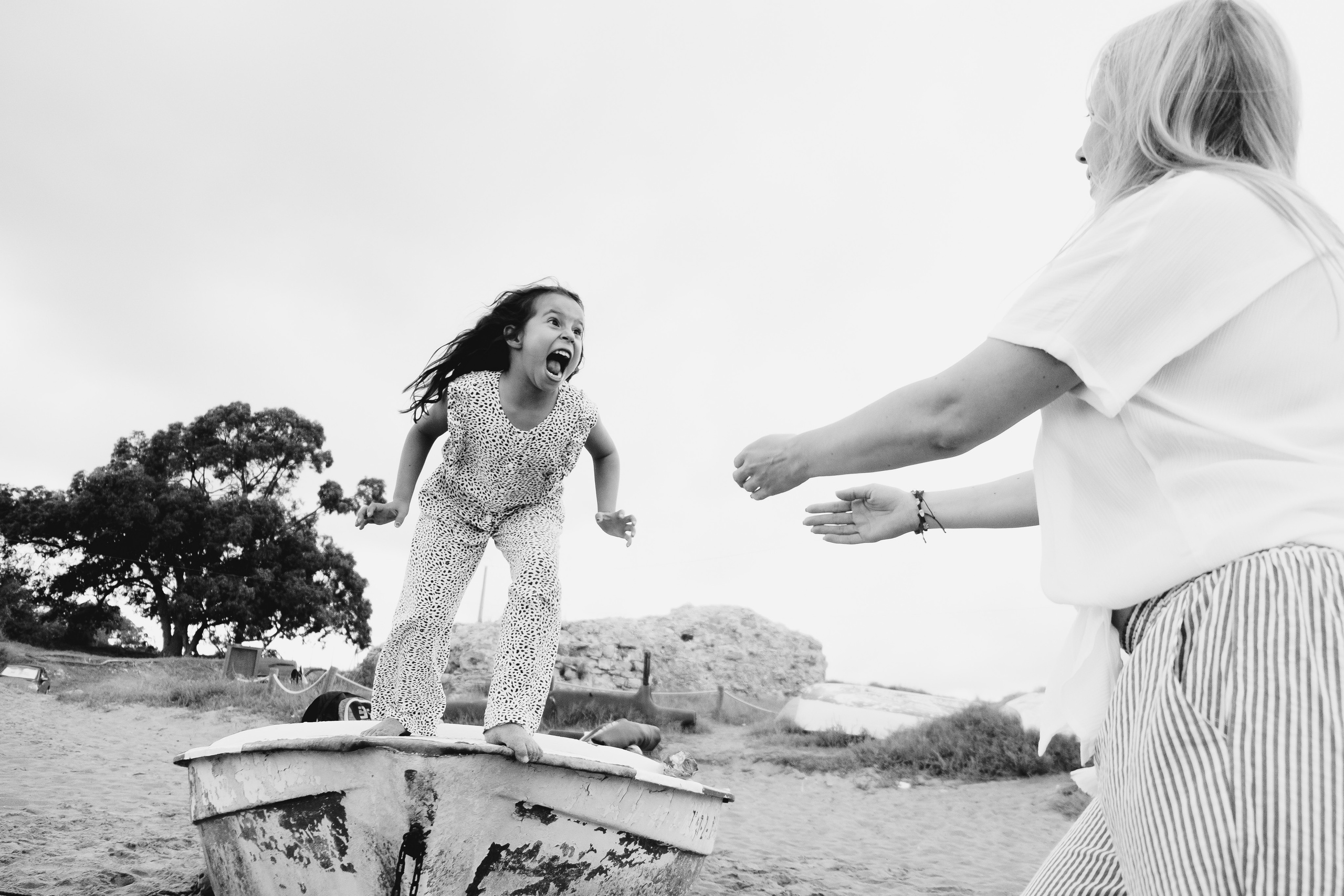 Fun family photo session on the beach
