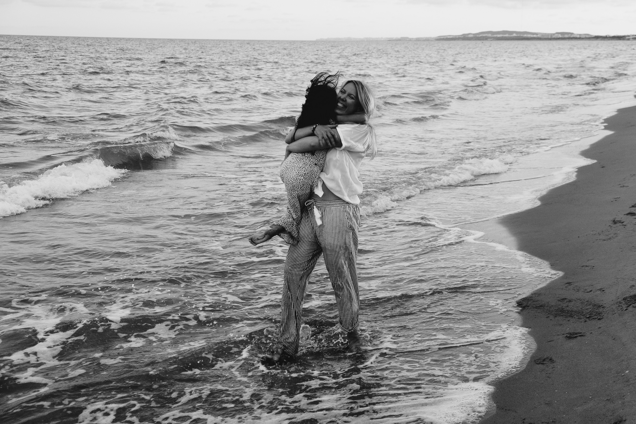 Fun family photo session on the beach