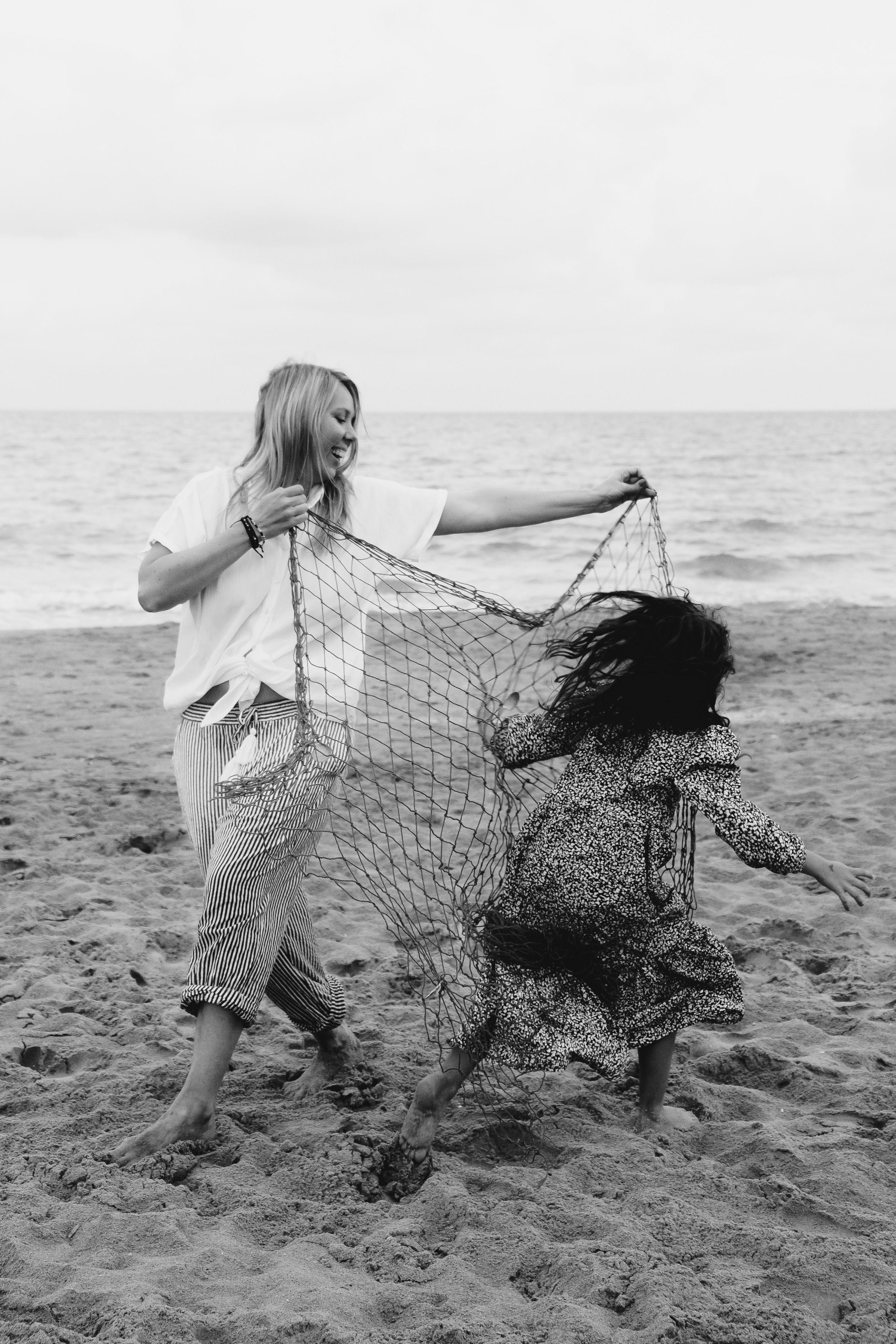 Fun family photo session on the beach