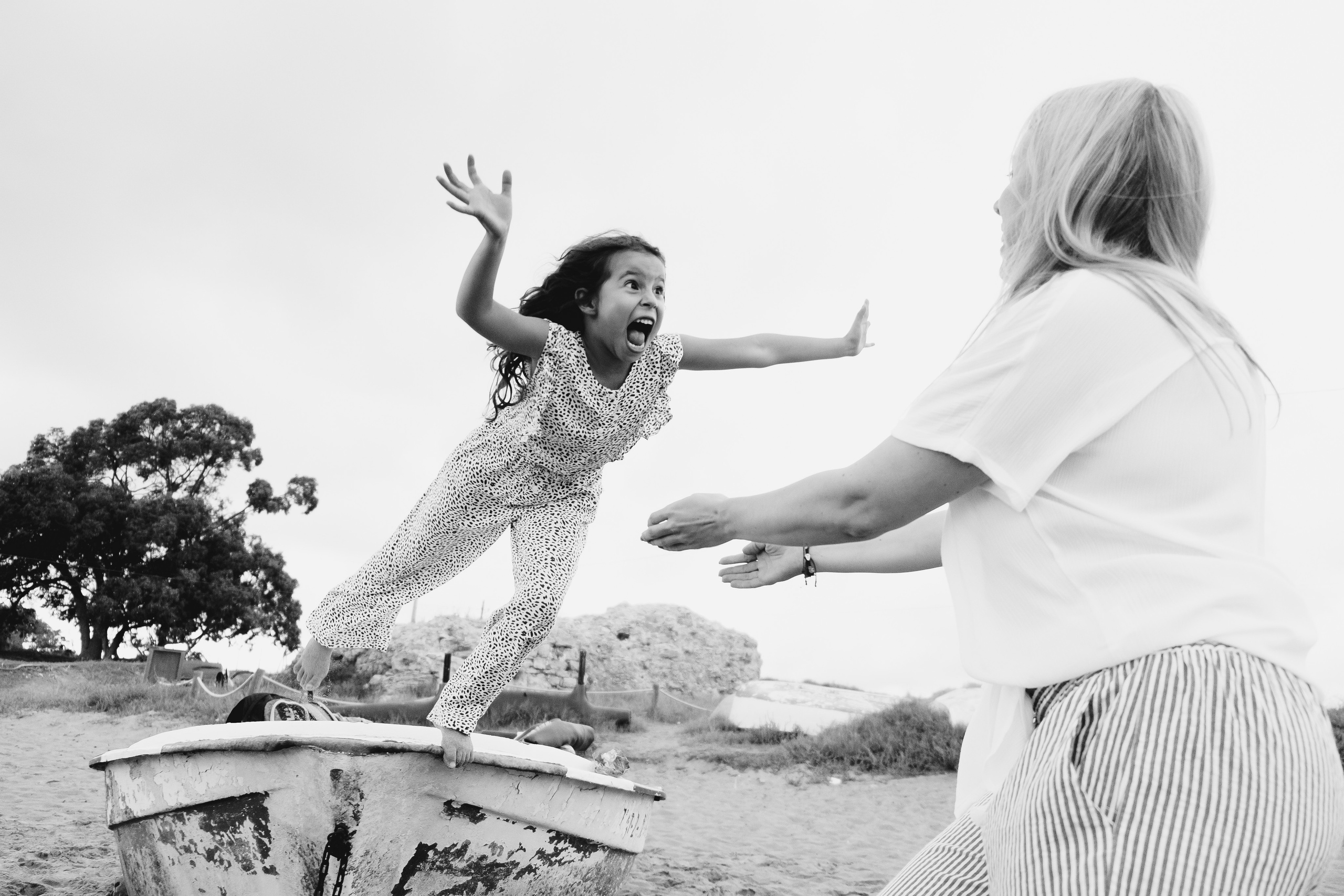 Fun family photo session on the beach