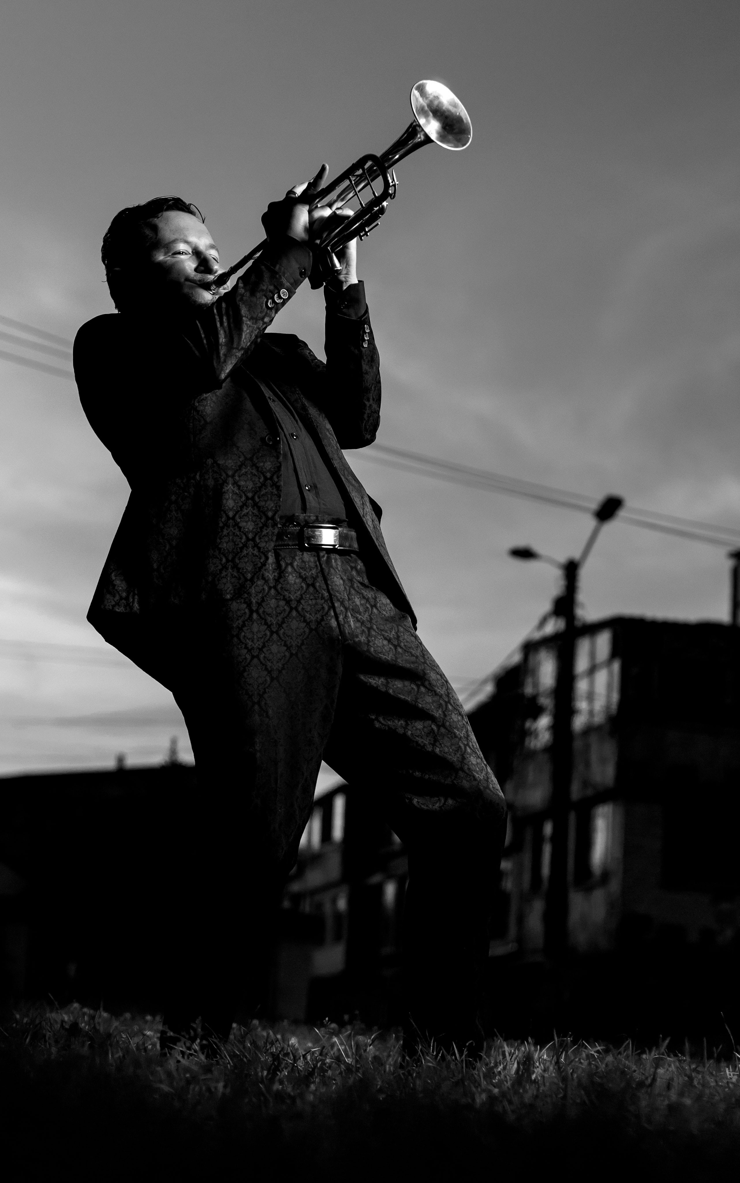 Fotógrafo de retratos fotógrafo de estilo de vida fotografía de locación fotografía de estudio sesión de fotos marca personal. Fotografía profesional para su evento en Caldas por SERFOTOGRAFÍA