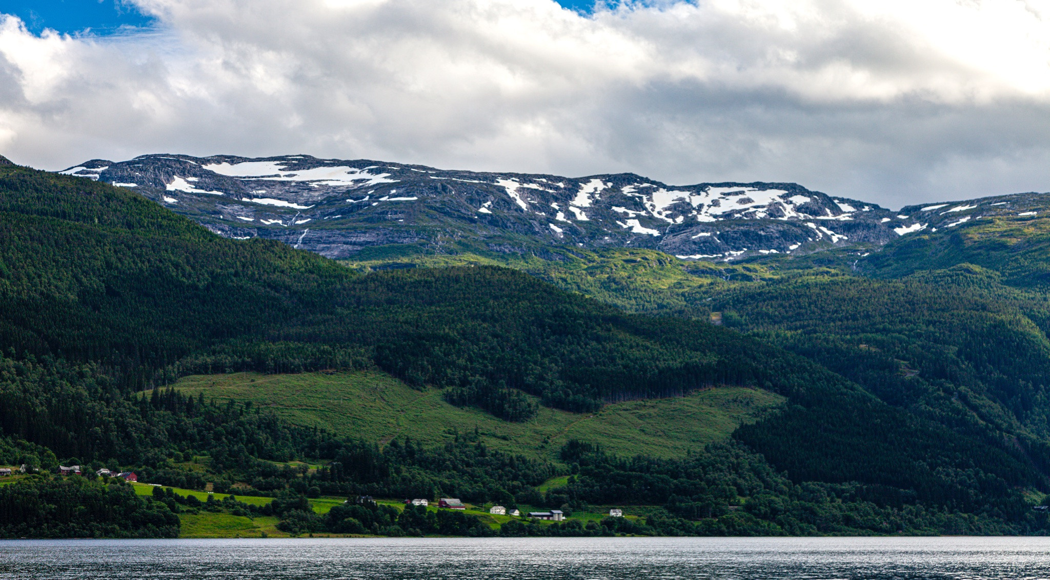131.18-19.7.2022.Lake Vangsvatnet. Norway. Путешествия в формате 360......