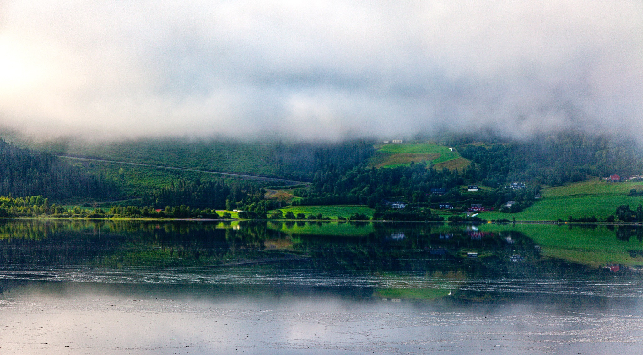 131.18-19.7.2022.Lake Vangsvatnet. Norway. Путешествия в формате 360......