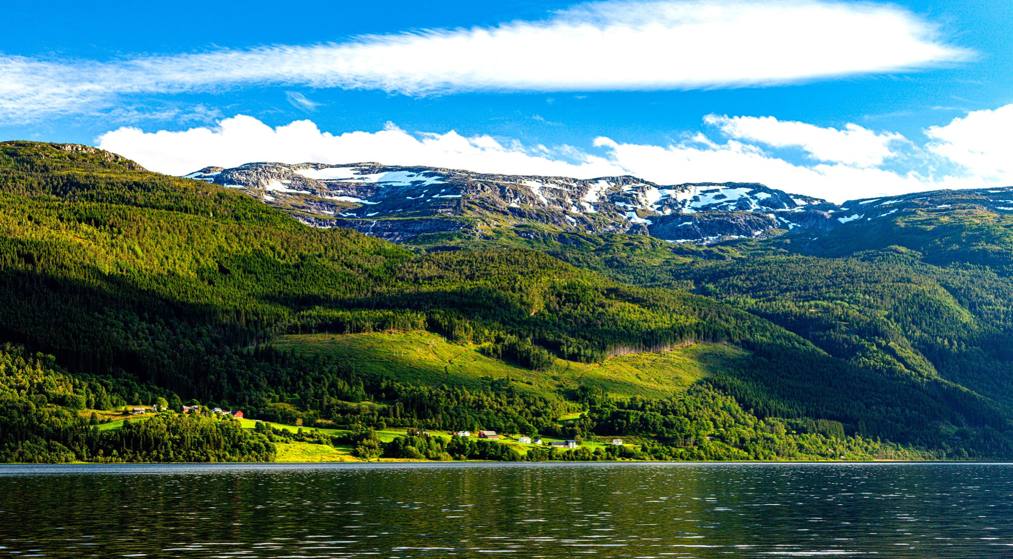 131.18-19.7.2022.Lake Vangsvatnet. Norway. Путешествия в формате 360......
