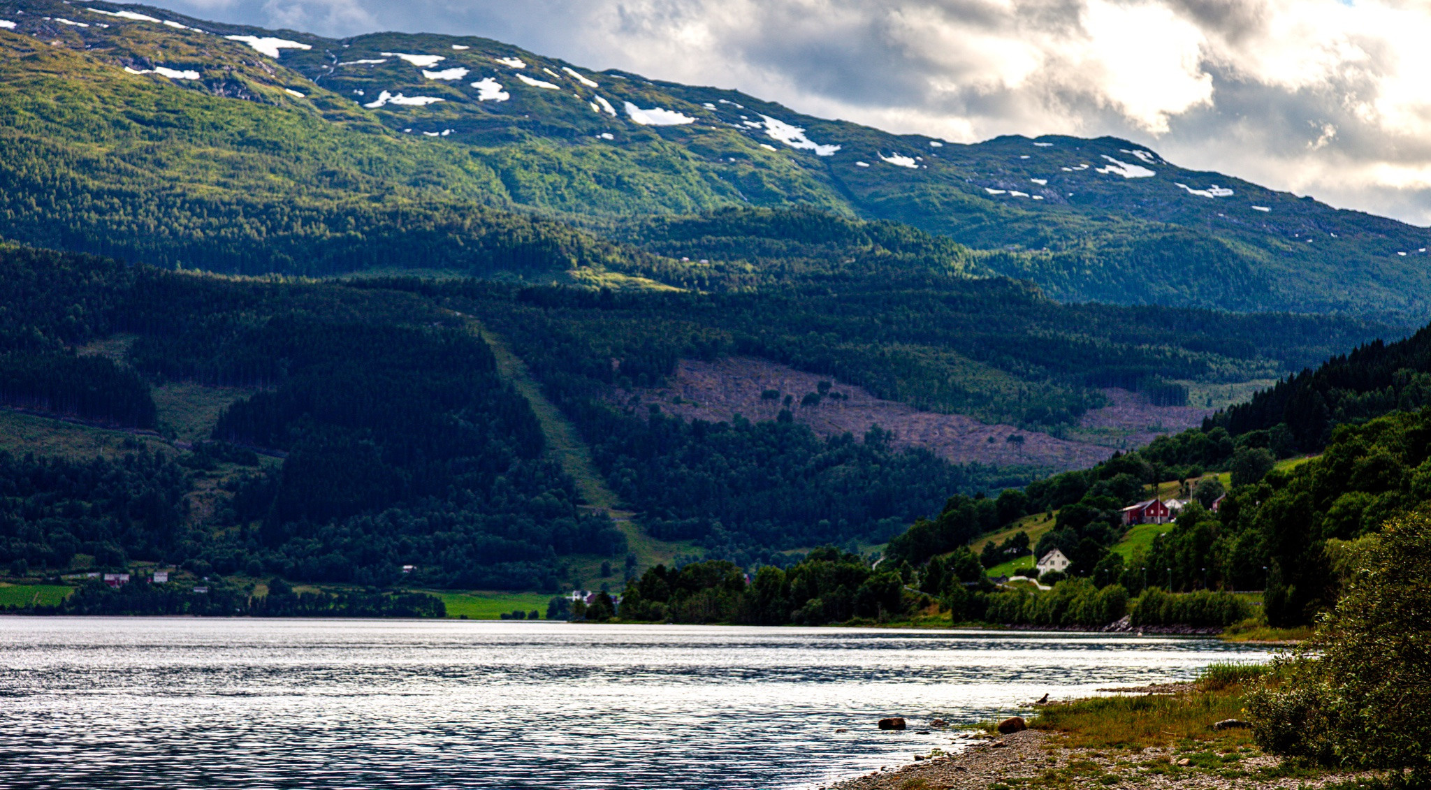 131.18-19.7.2022.Lake Vangsvatnet. Norway. Путешествия в формате 360......