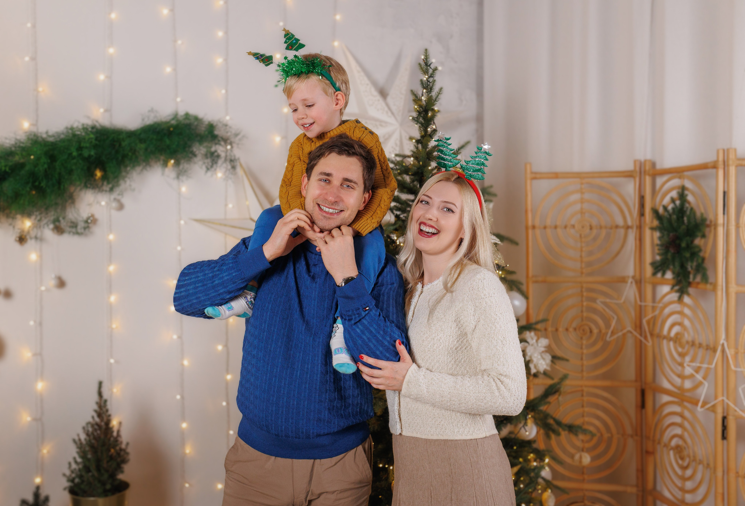 Christmas photo shoot for a large family. Family photographer in Vilnuis Svetlana Naumova
