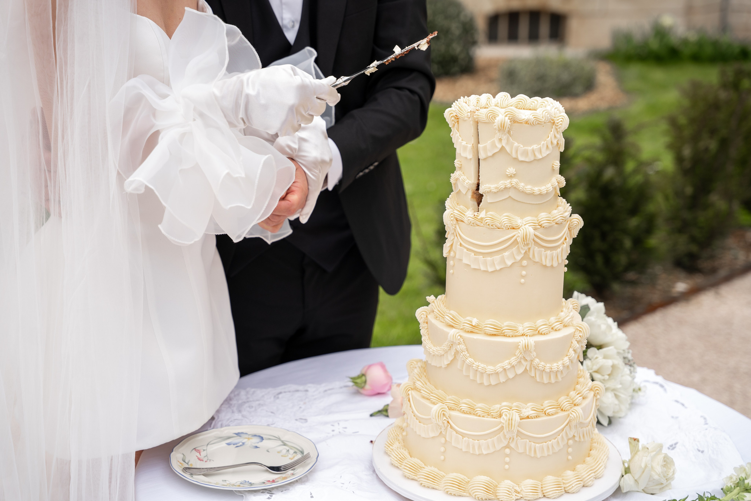Chateau elopement inspiration. Wedding photographer in Paris Oksana Shum