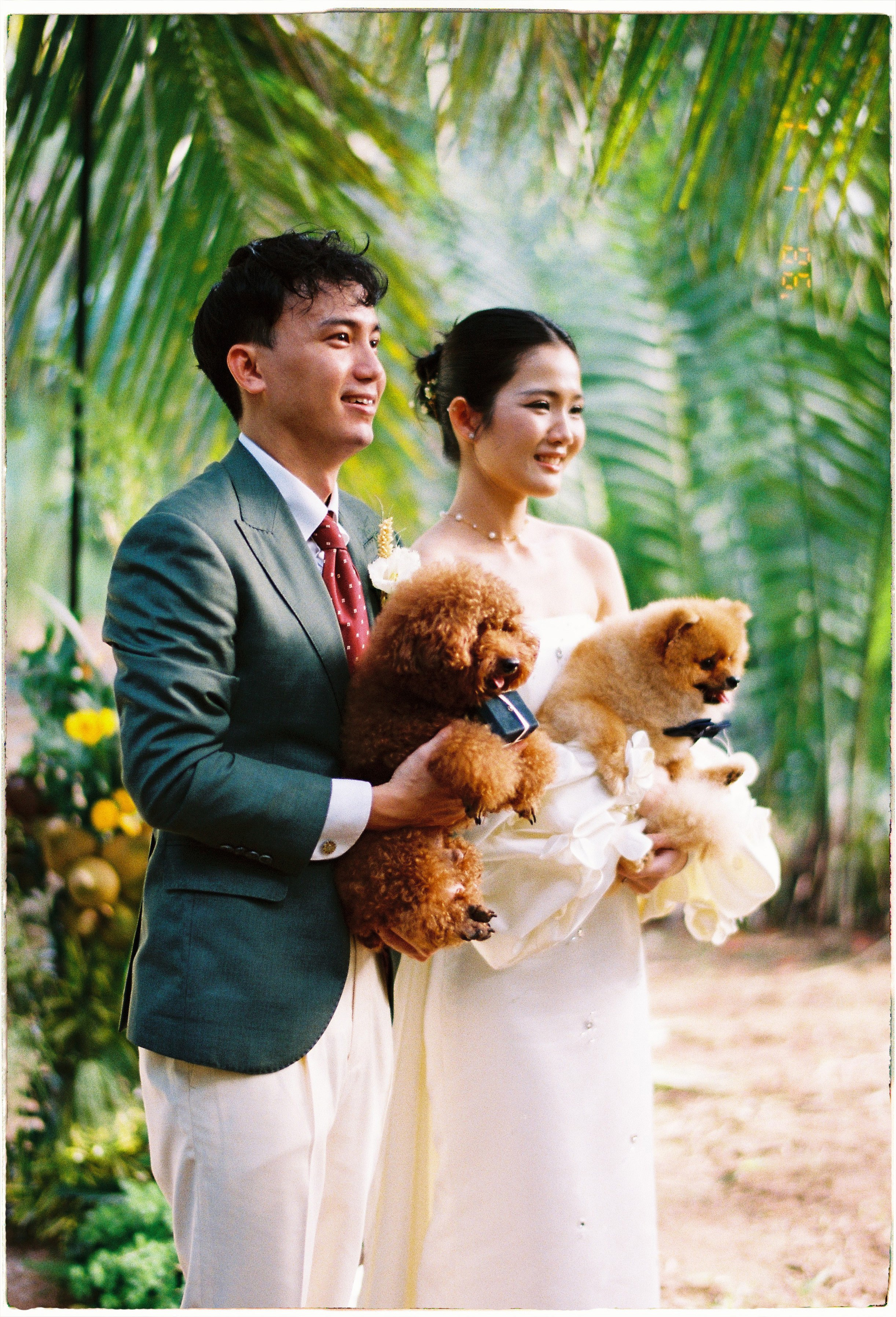 Khâm & Châu. Cam Images