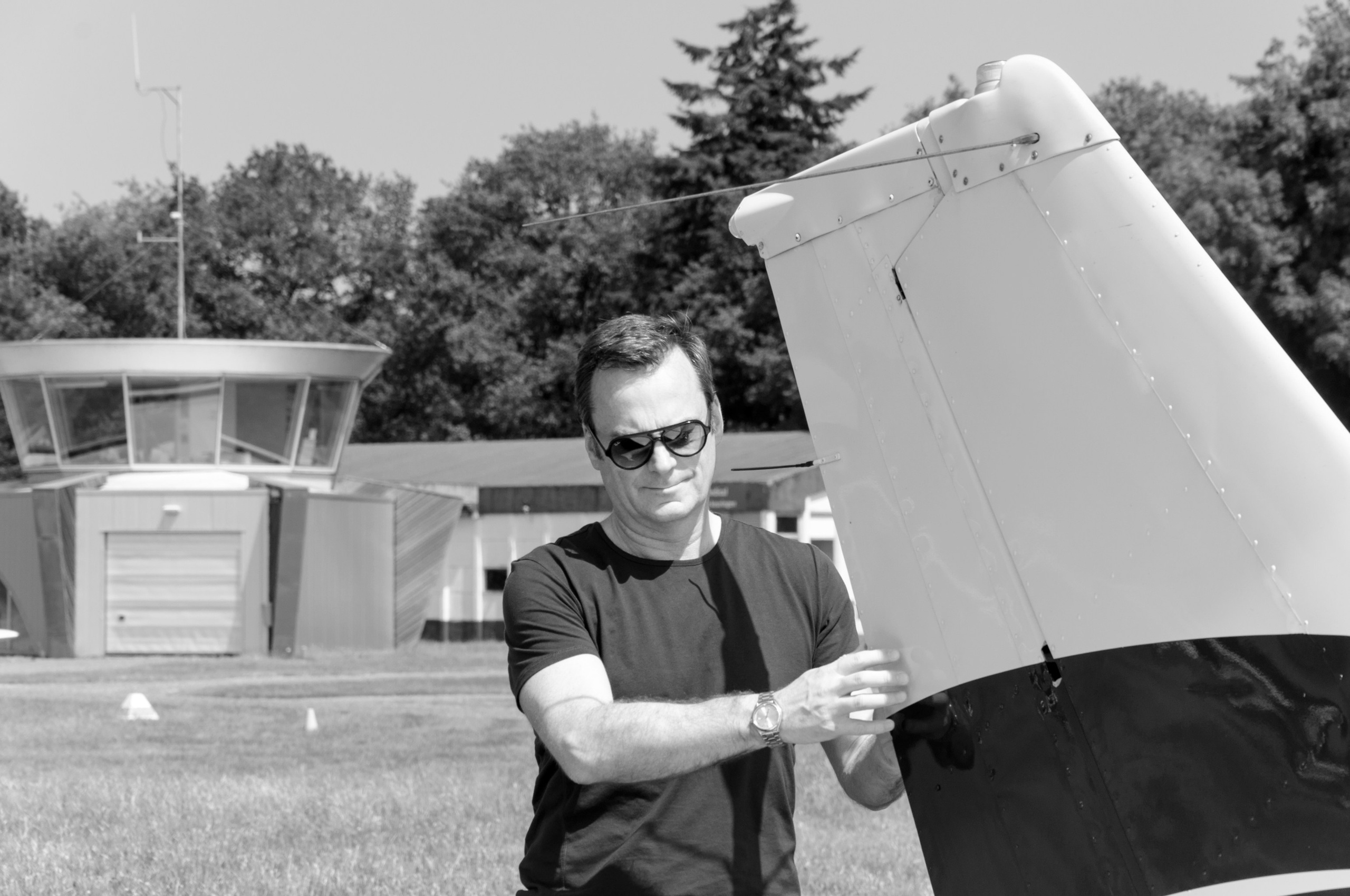 Een fotoshoot van een piloot en vliegtuigen. Éclat Fotos. Exclusieve portretfotografieservice