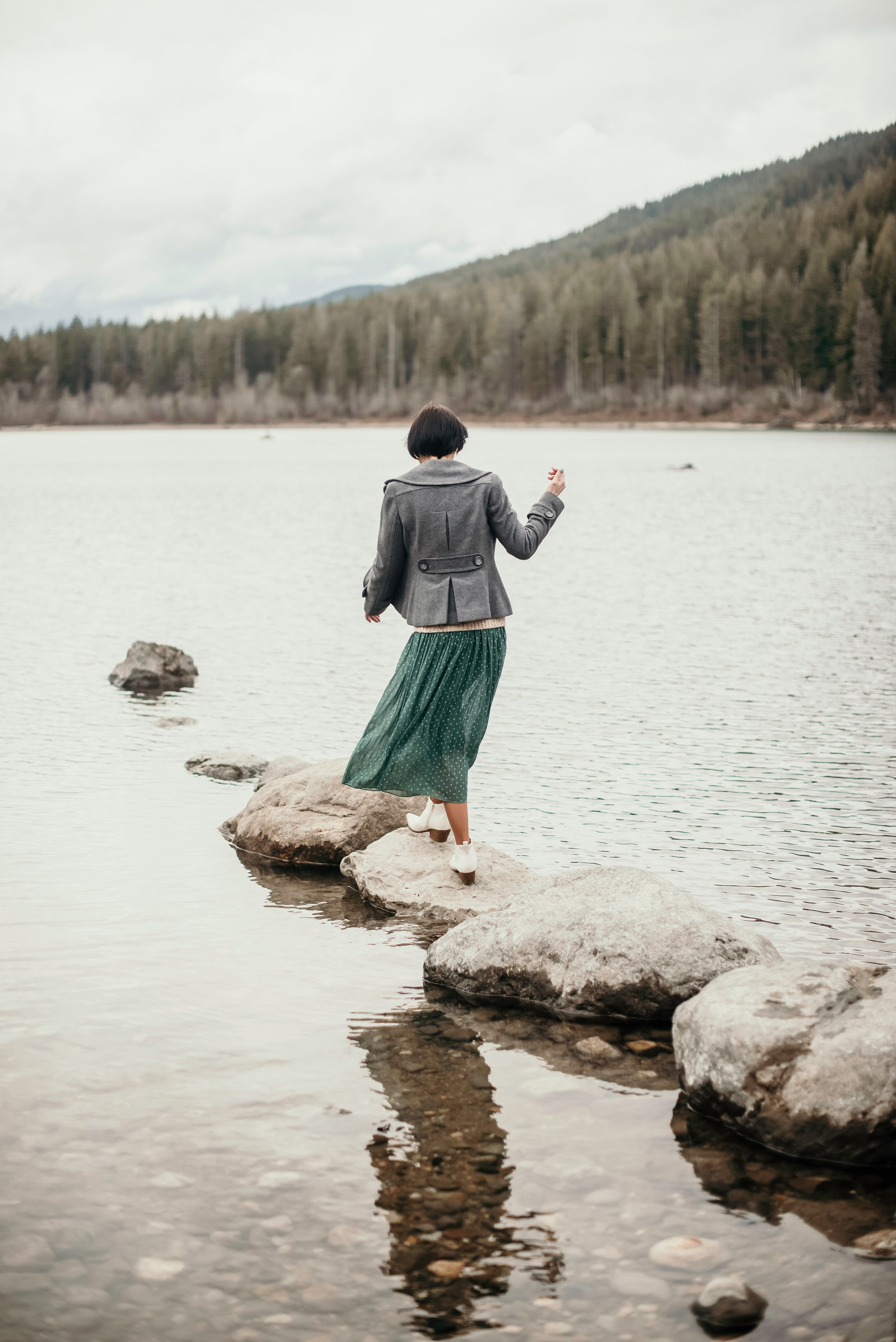 A walk by the water. Newborn, pregnancy, family photographer in New Jersey