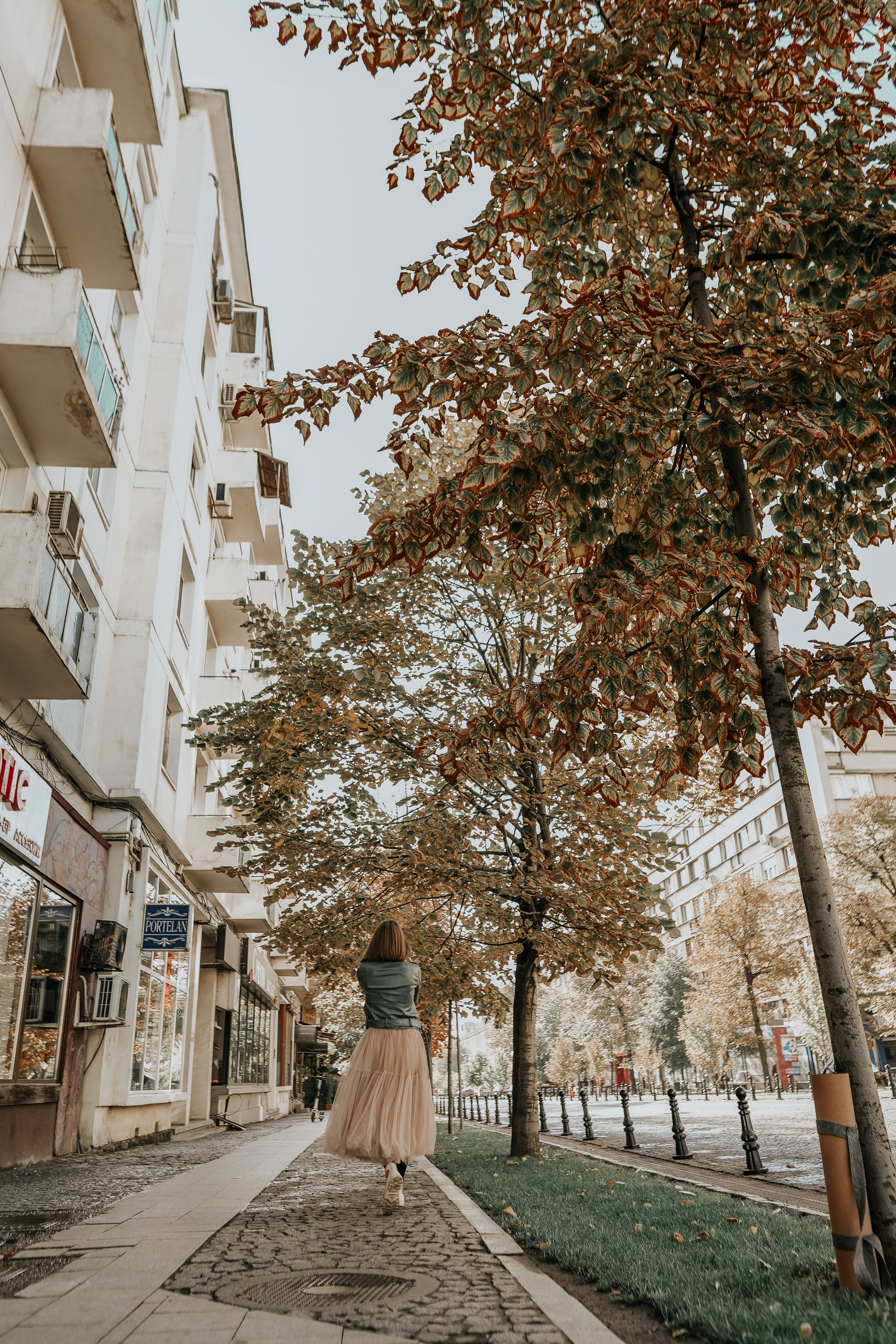 Sunt o Zeita — yoga on street. MARINABUGS