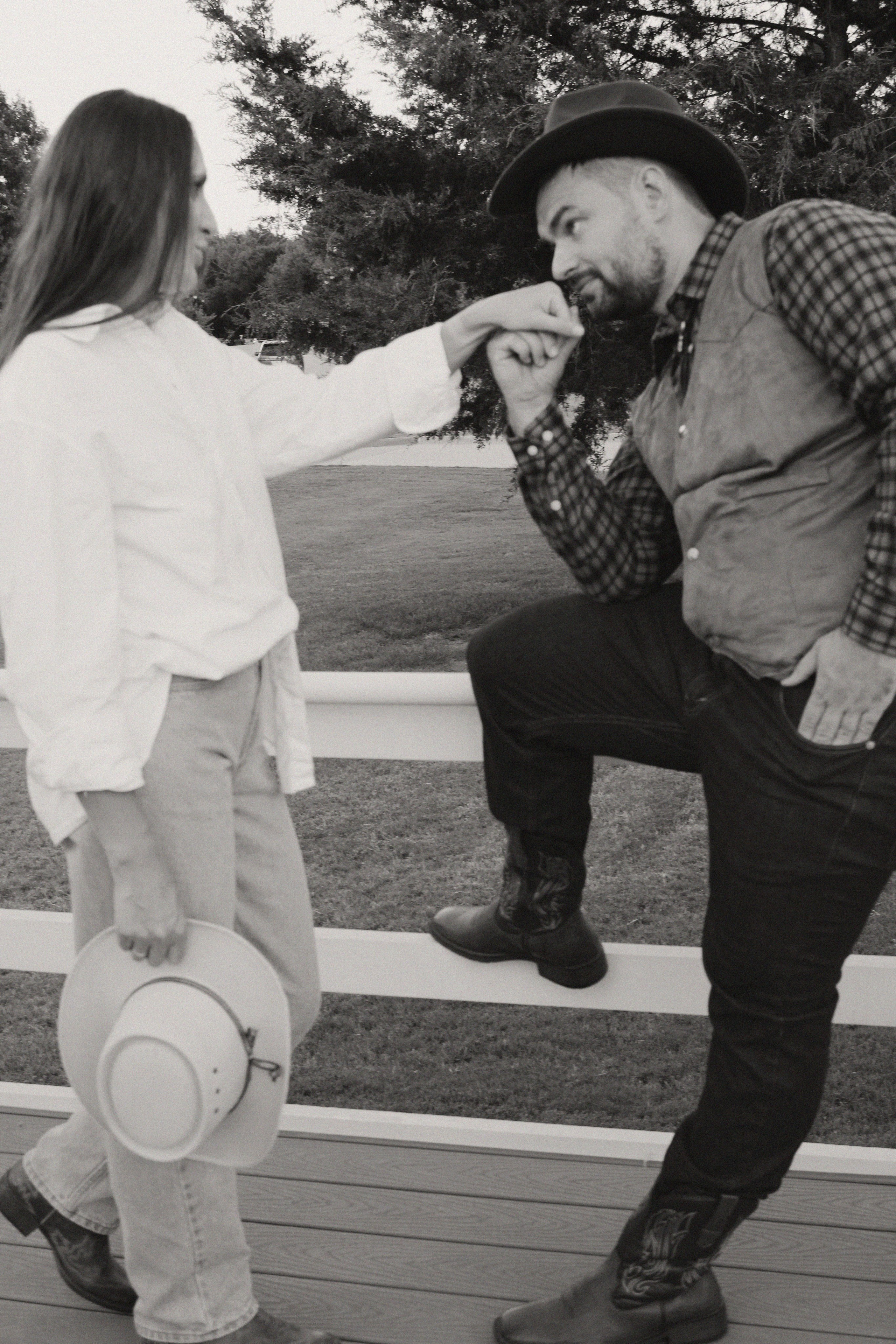 Texas Countryside Family Photoshoot in Cowboy Style. Lana Petrychenko — Portrait & Family Photographer. Valencia, Spain