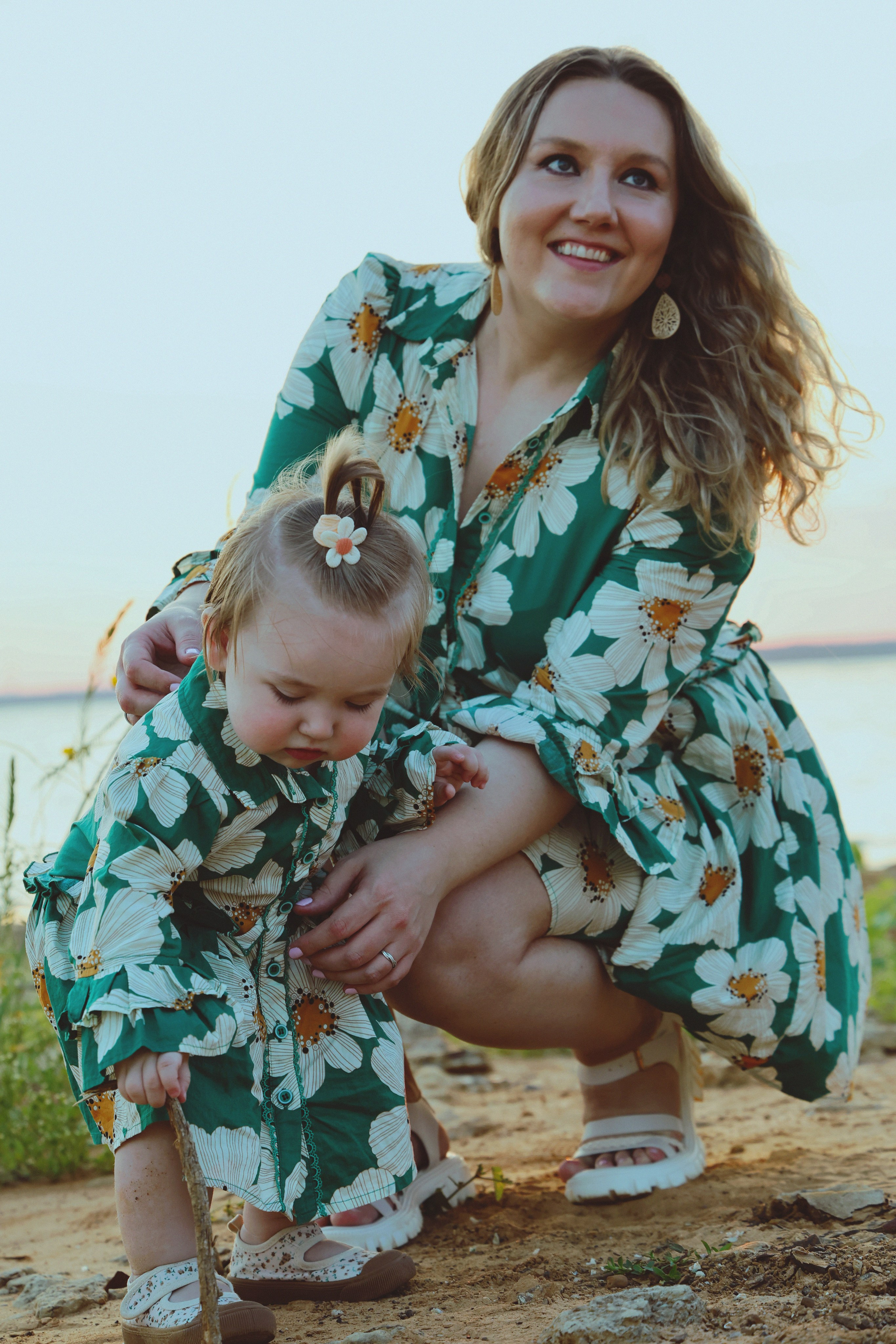 Baby Family Photoshoot – Outdoor Family Photography with Infant or Toddler. Lana Petrychenko — Portrait & Family Photographer. Valencia, Spain