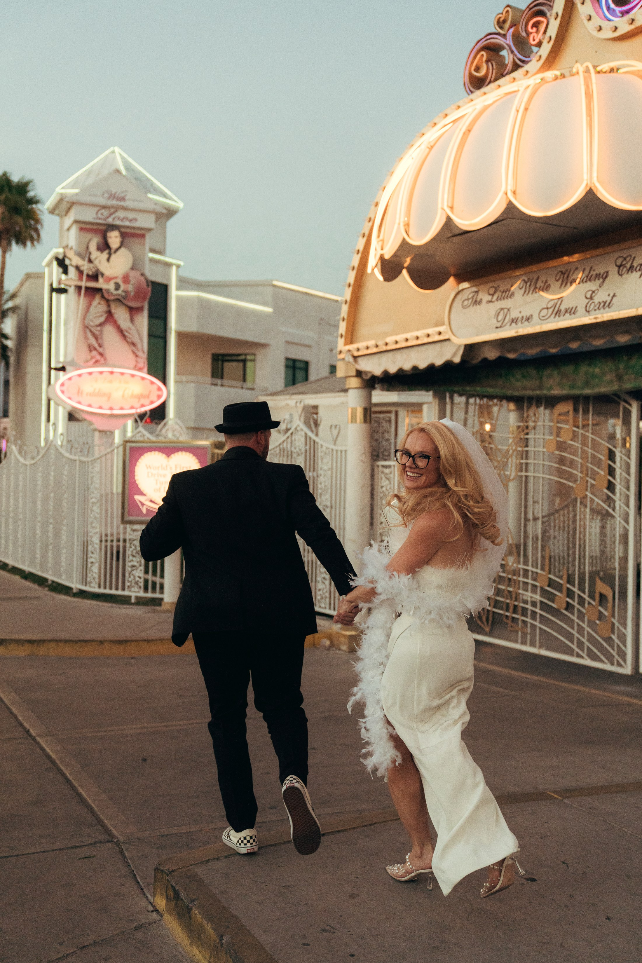 Carlee&Aaron. Wedding & elopement photographer Viktoriya Kravtsov. Las Vegas