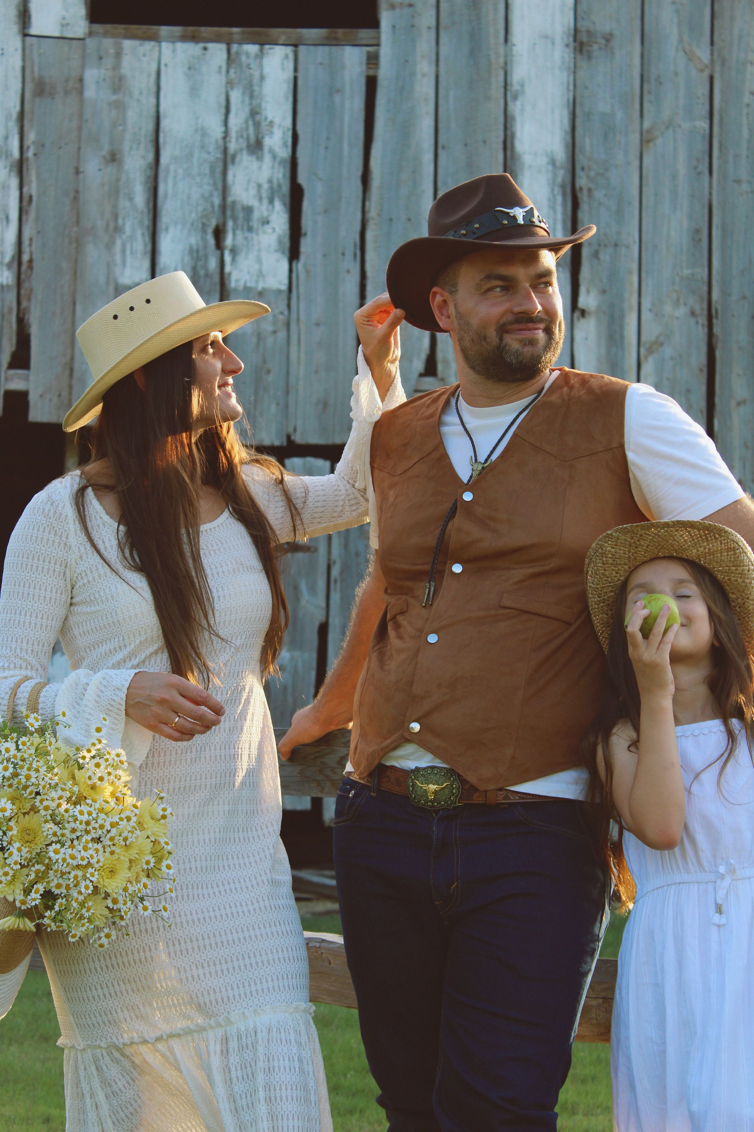 Texas Countryside Family Photoshoot in Cowboy Style. Lana Petrychenko — Portrait & Family Photographer. Valencia, Spain