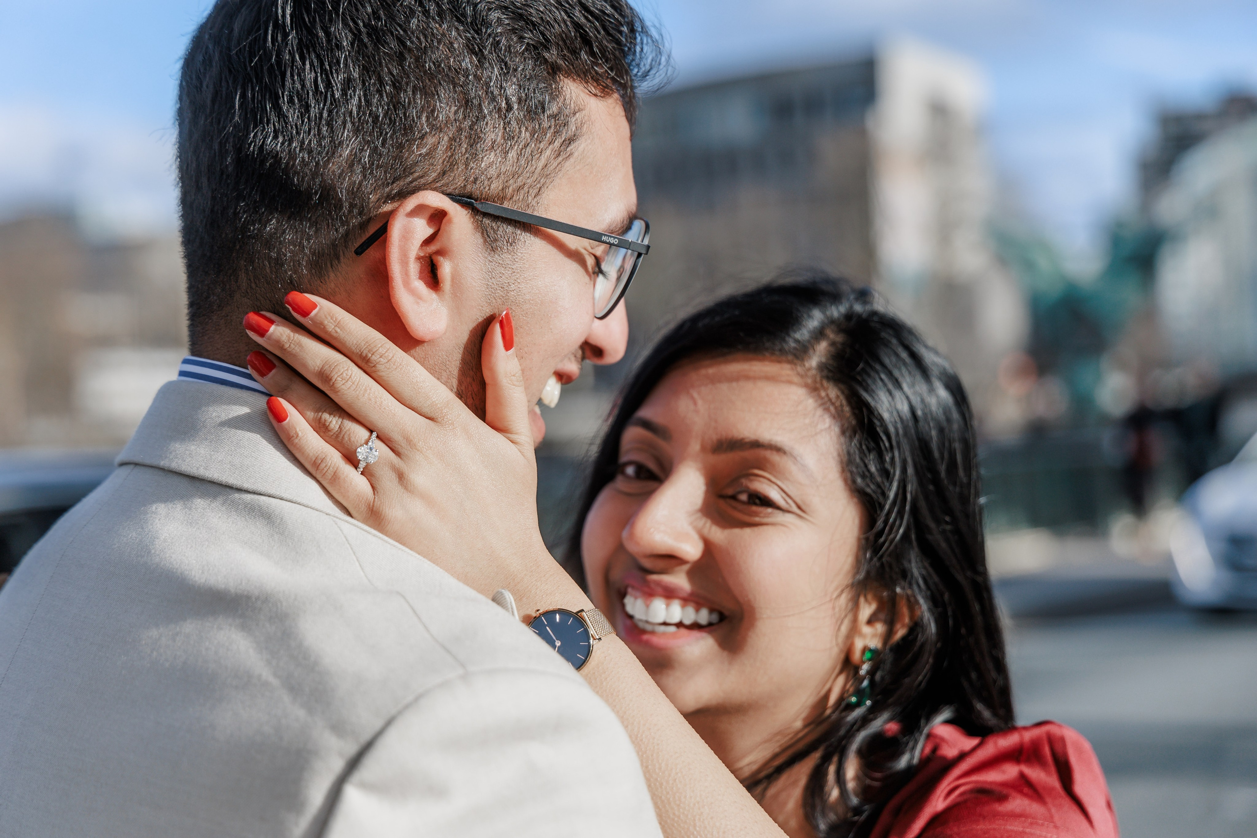 Bir-Hakeim Bridge in Paris — The Iconic Location for Luxury Proposal & Elopement Photography. Photographe à Paris