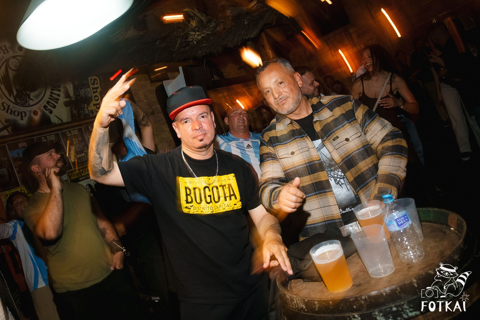 Los Ekilibristas de la Cuerda Floja — Фото с концерта в Торревьехе, 2026 | FOTKAI