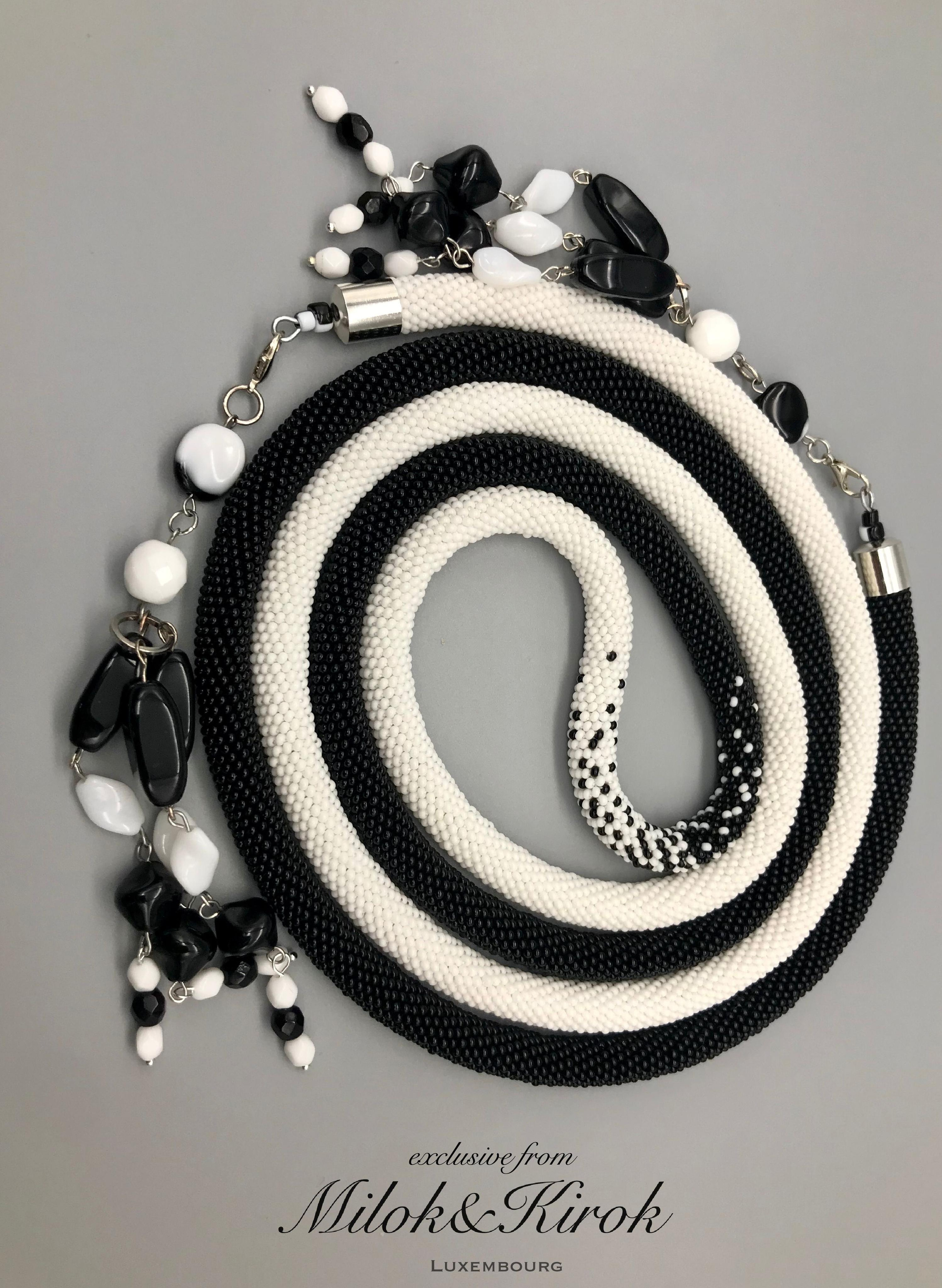 Lariat de perles tchèques. 160 cm. 2 couleur perles. Mannequins, design, decoration, handmade, photographe…