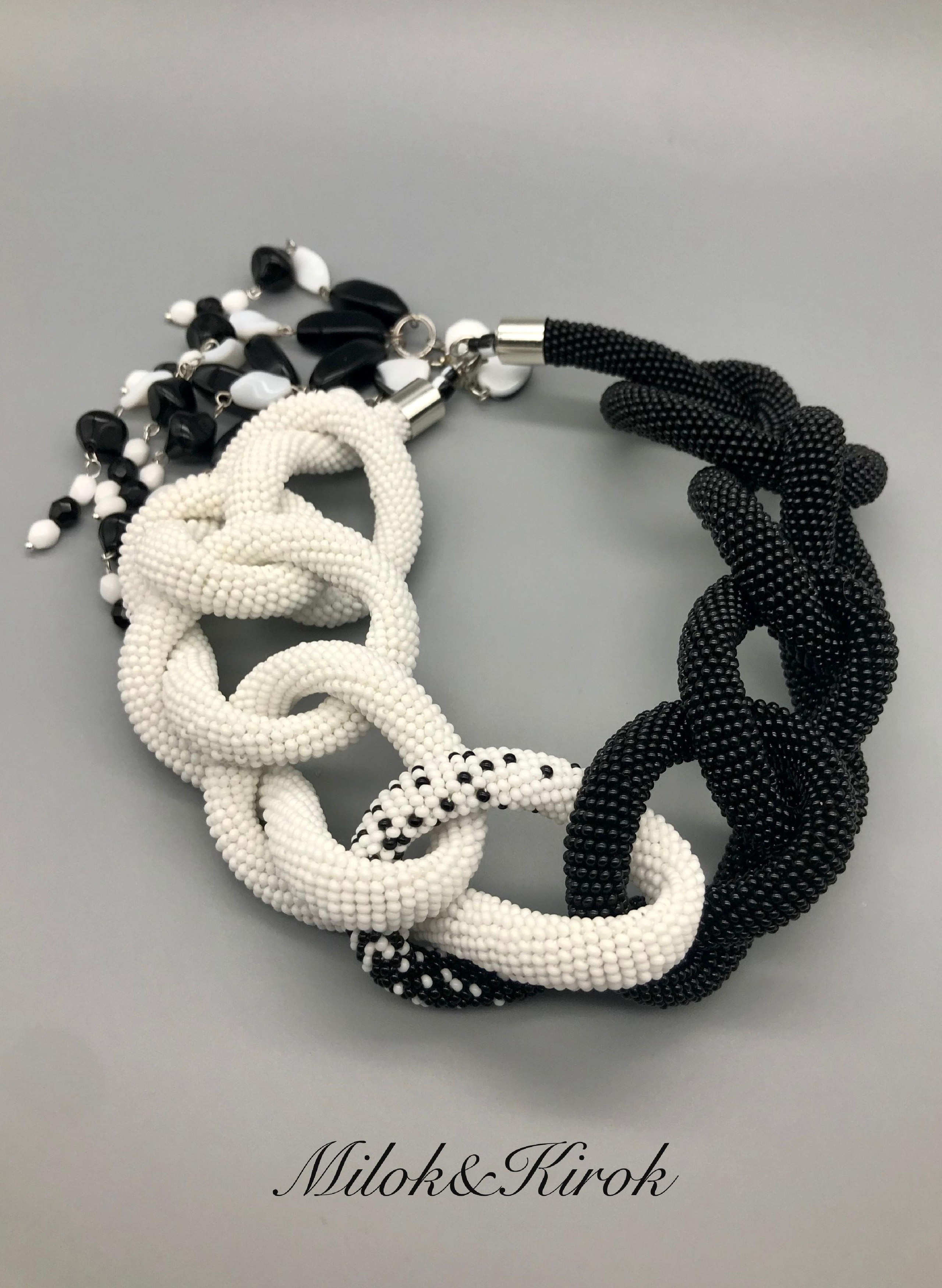 Lariat de perles tchèques. 160 cm. 2 couleur perles. Mannequins, design, decoration, handmade, photographe…