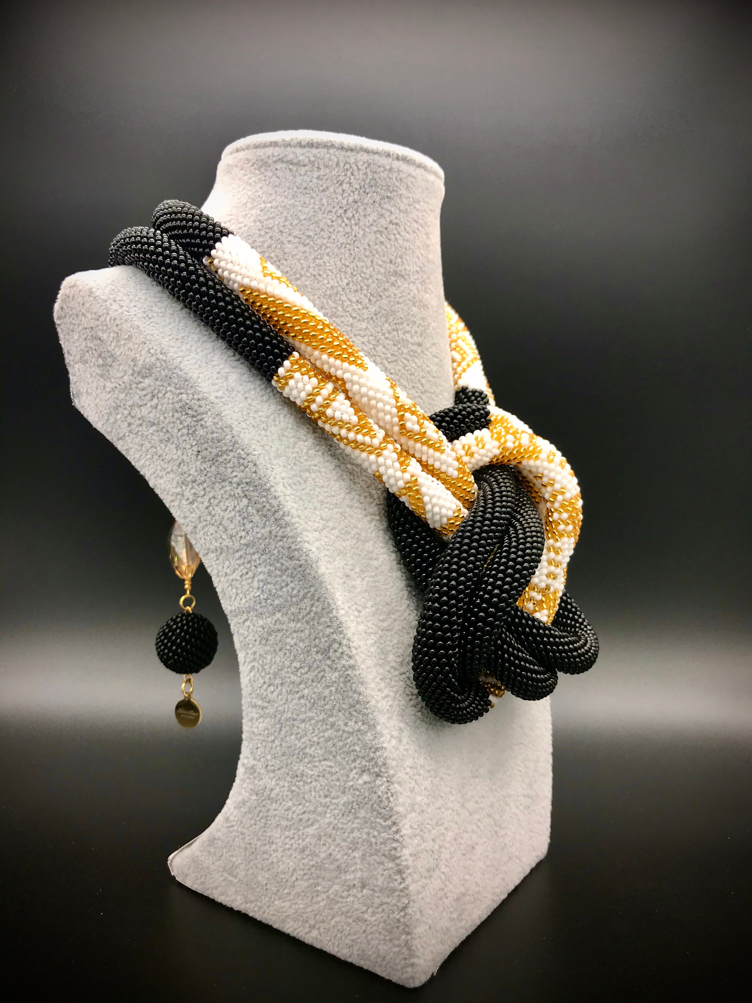 Bijoux pour cadeau. Milok et Kirok sont des gens positifs et réels. Nous serons ravis de v